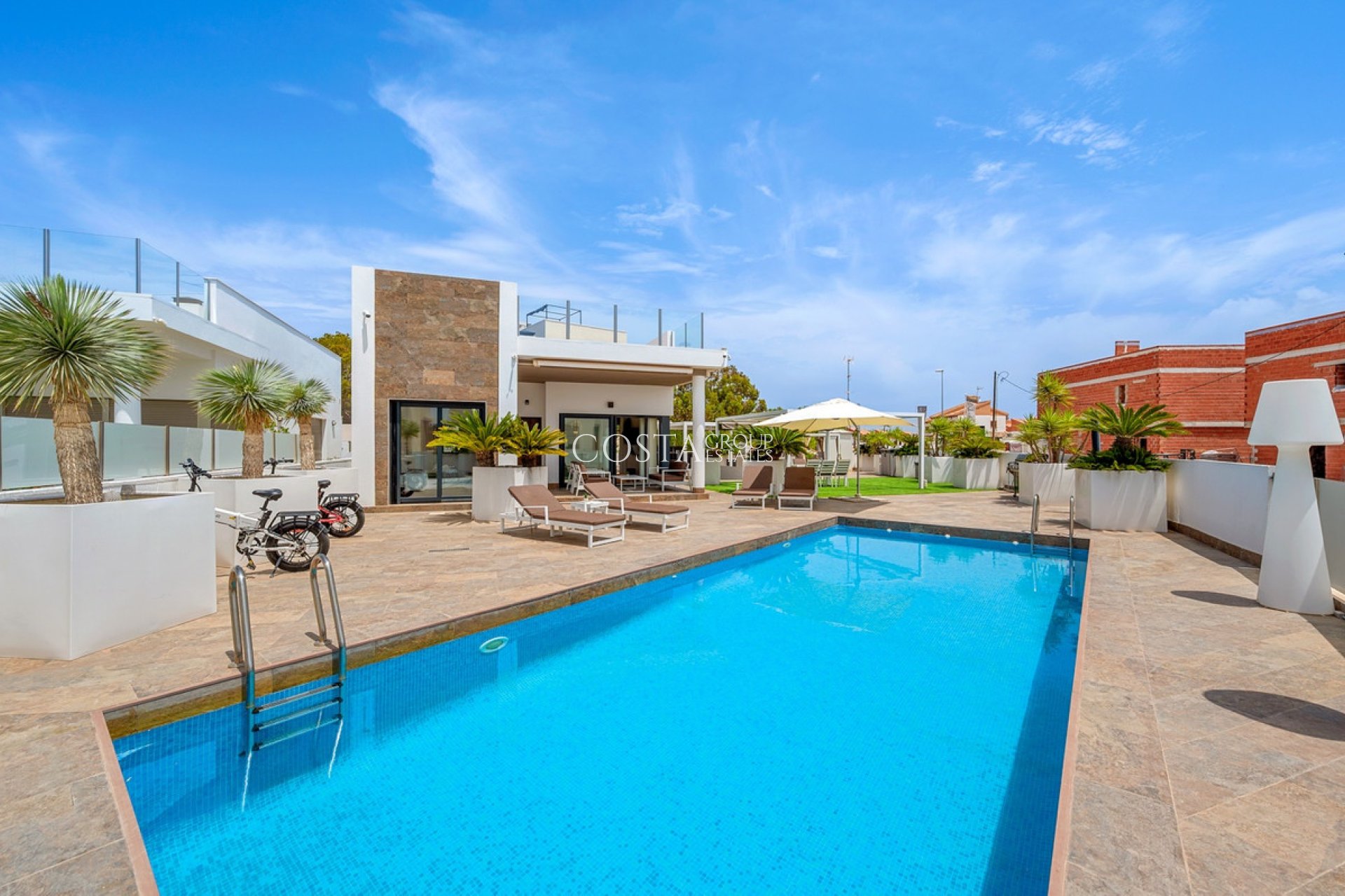 Herverkoop - Villa -
Orihuela - Villamartin