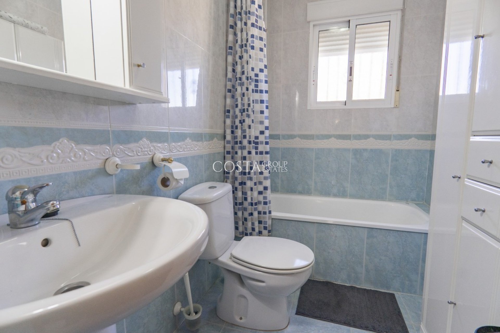 Herverkoop - Villa -
Orihuela - Villamartin