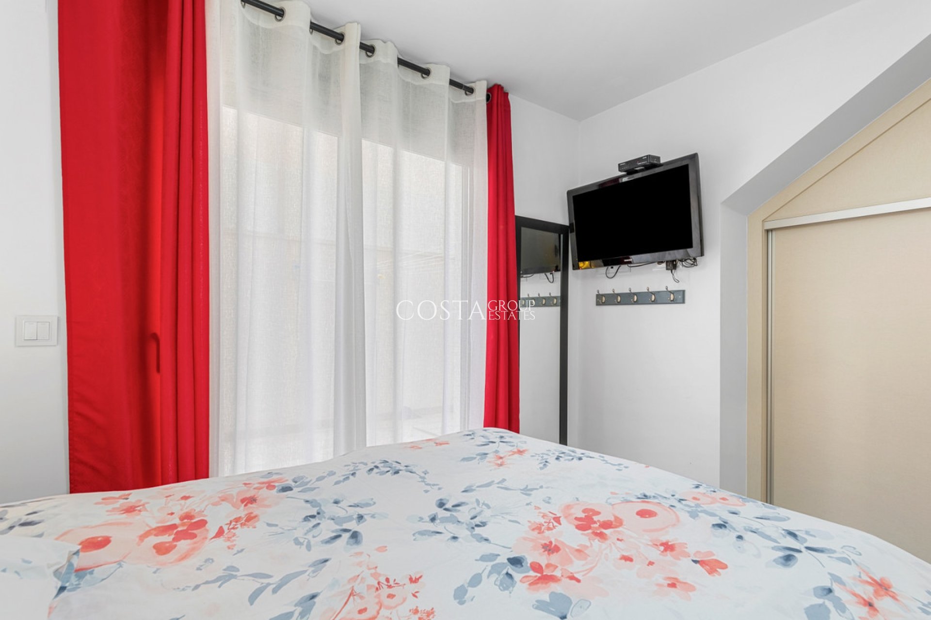 Herverkoop - Villa -
Orihuela - Villamartin