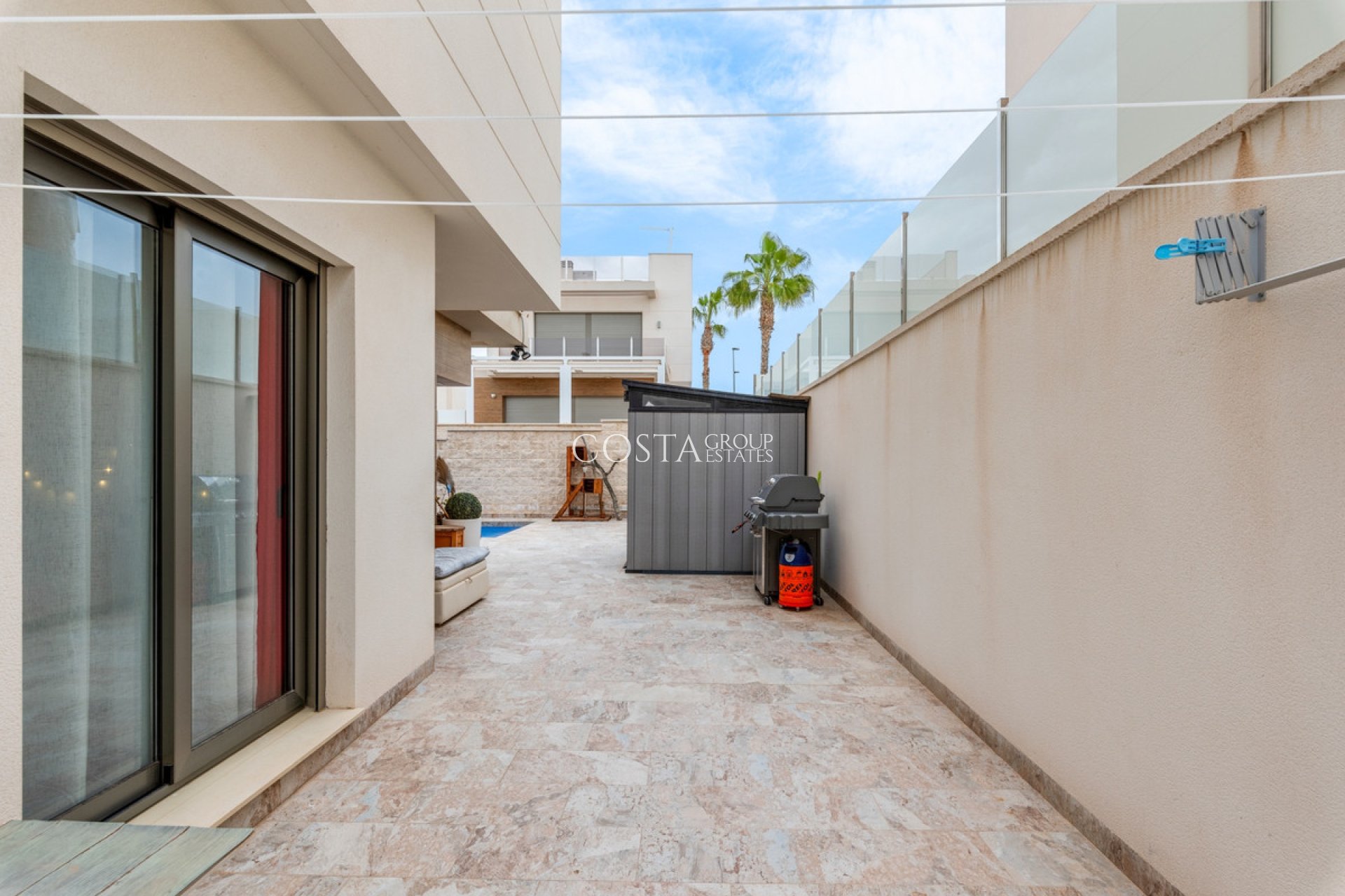 Herverkoop - Villa -
Orihuela - Villamartin