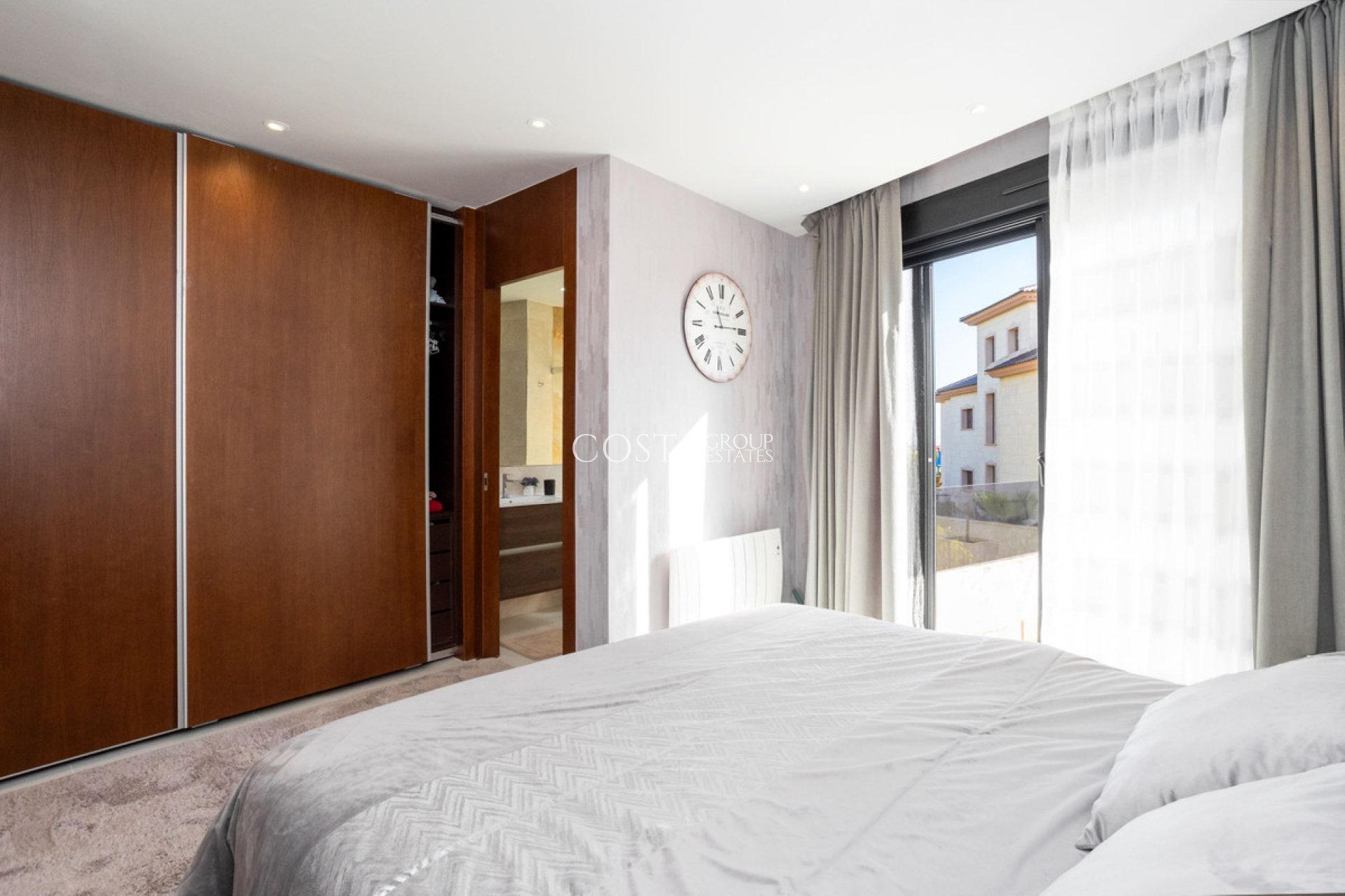 Herverkoop - Villa -
Orihuela - Villamartin