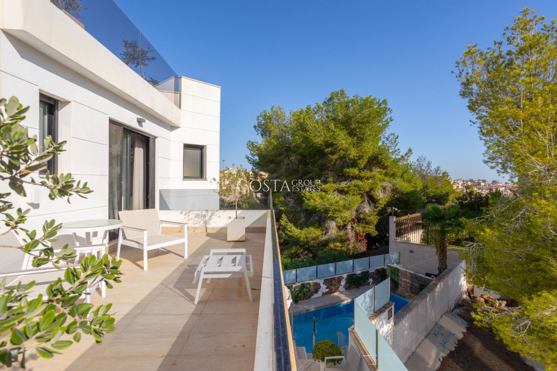 Herverkoop - Villa -
Orihuela - Villamartin