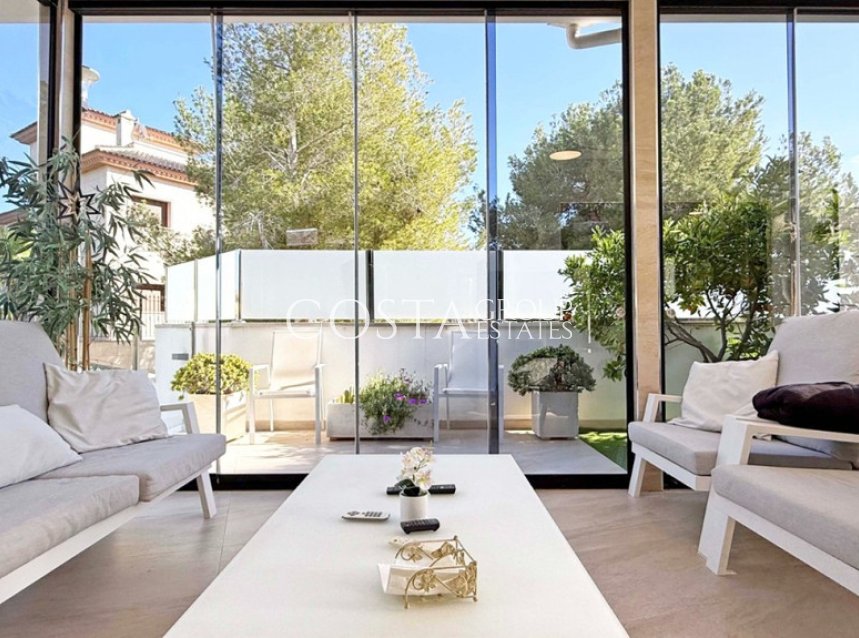 Herverkoop - Villa -
Orihuela - Villamartin