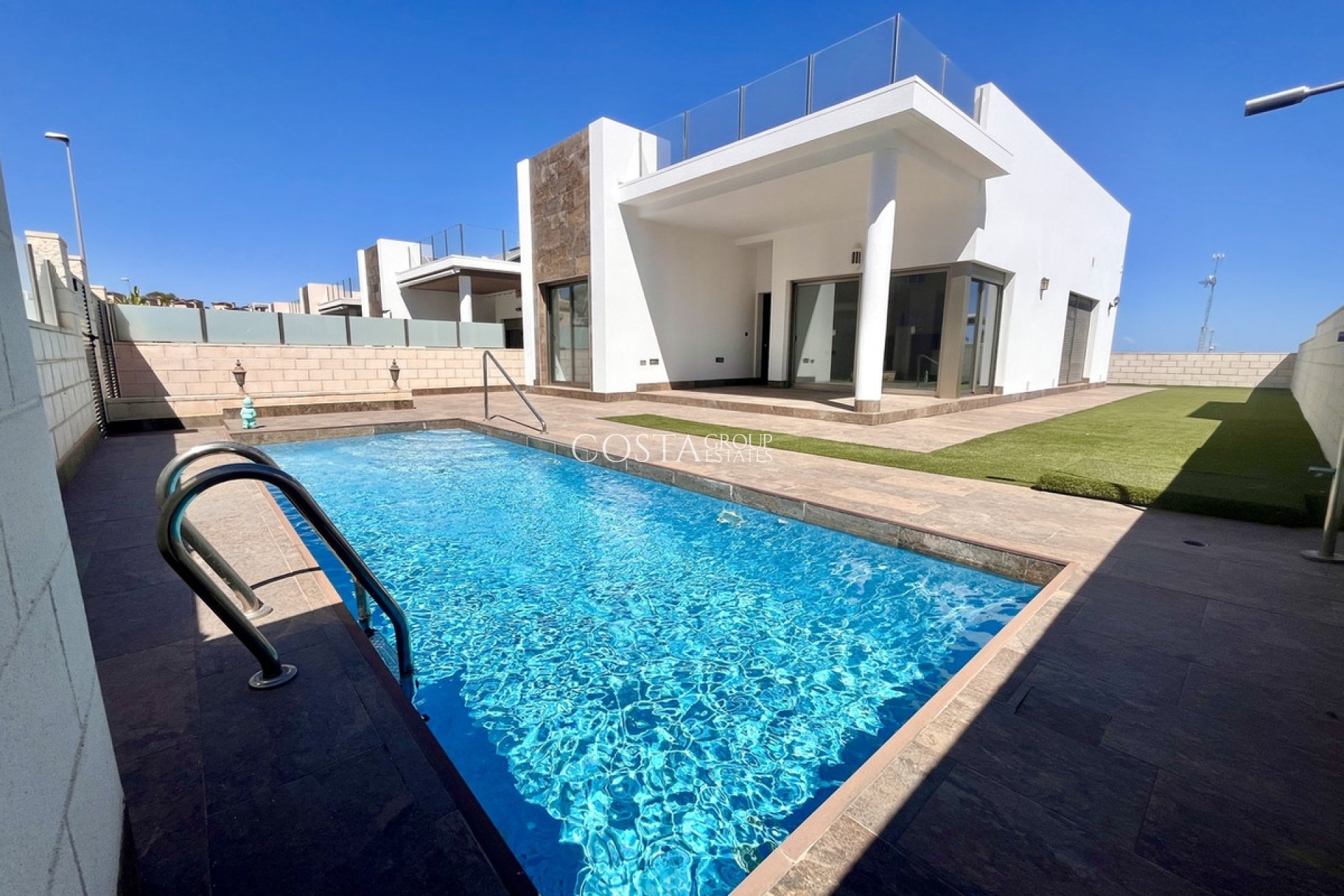 Herverkoop - Villa -
Orihuela - Villamartin