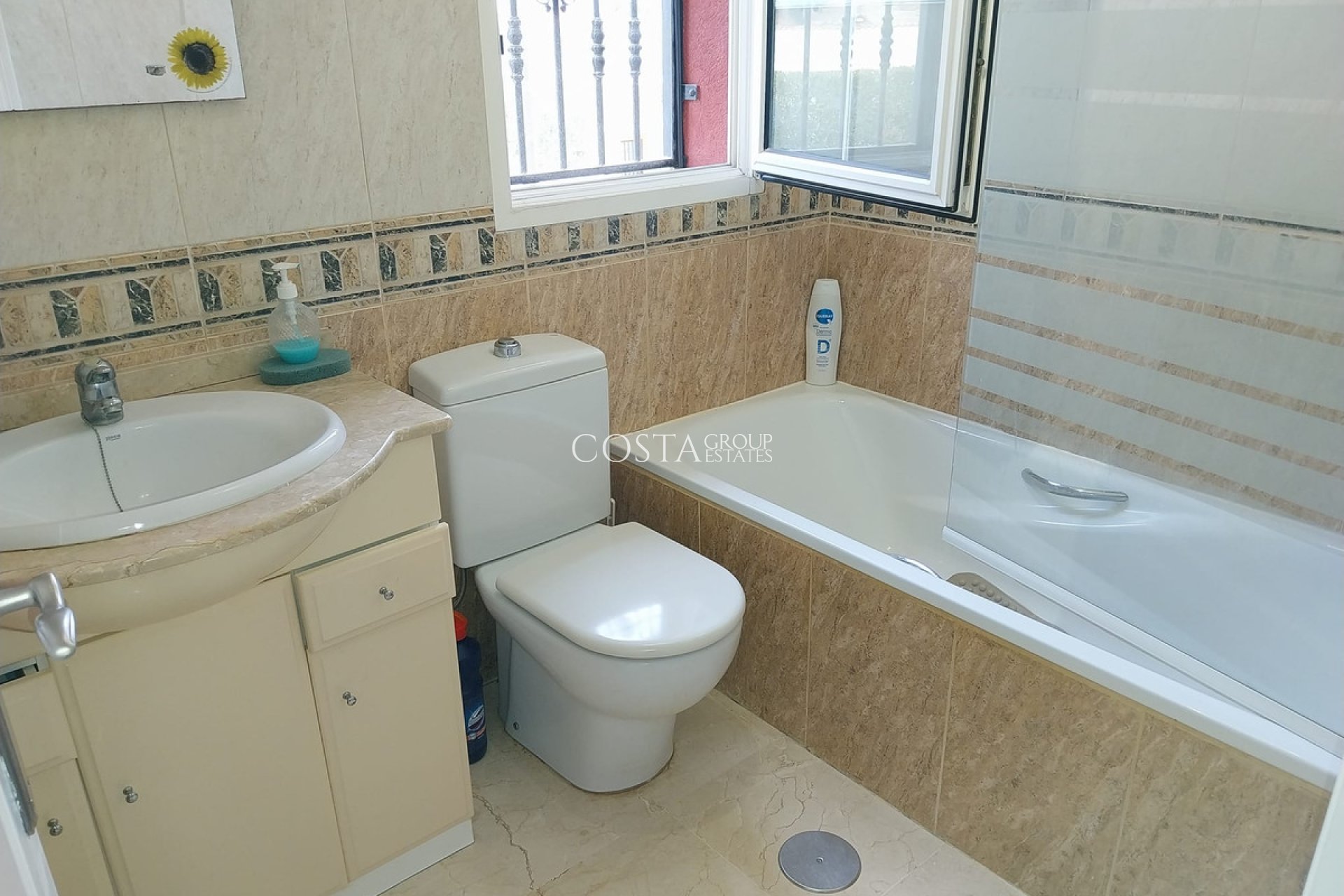 Herverkoop - Villa -
Orihuela - Villamartin