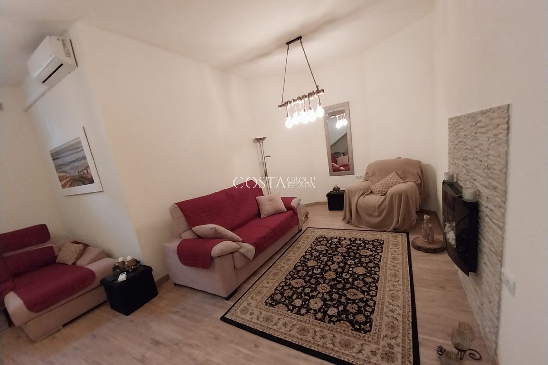 Herverkoop - Villa -
Orihuela - Villamartin