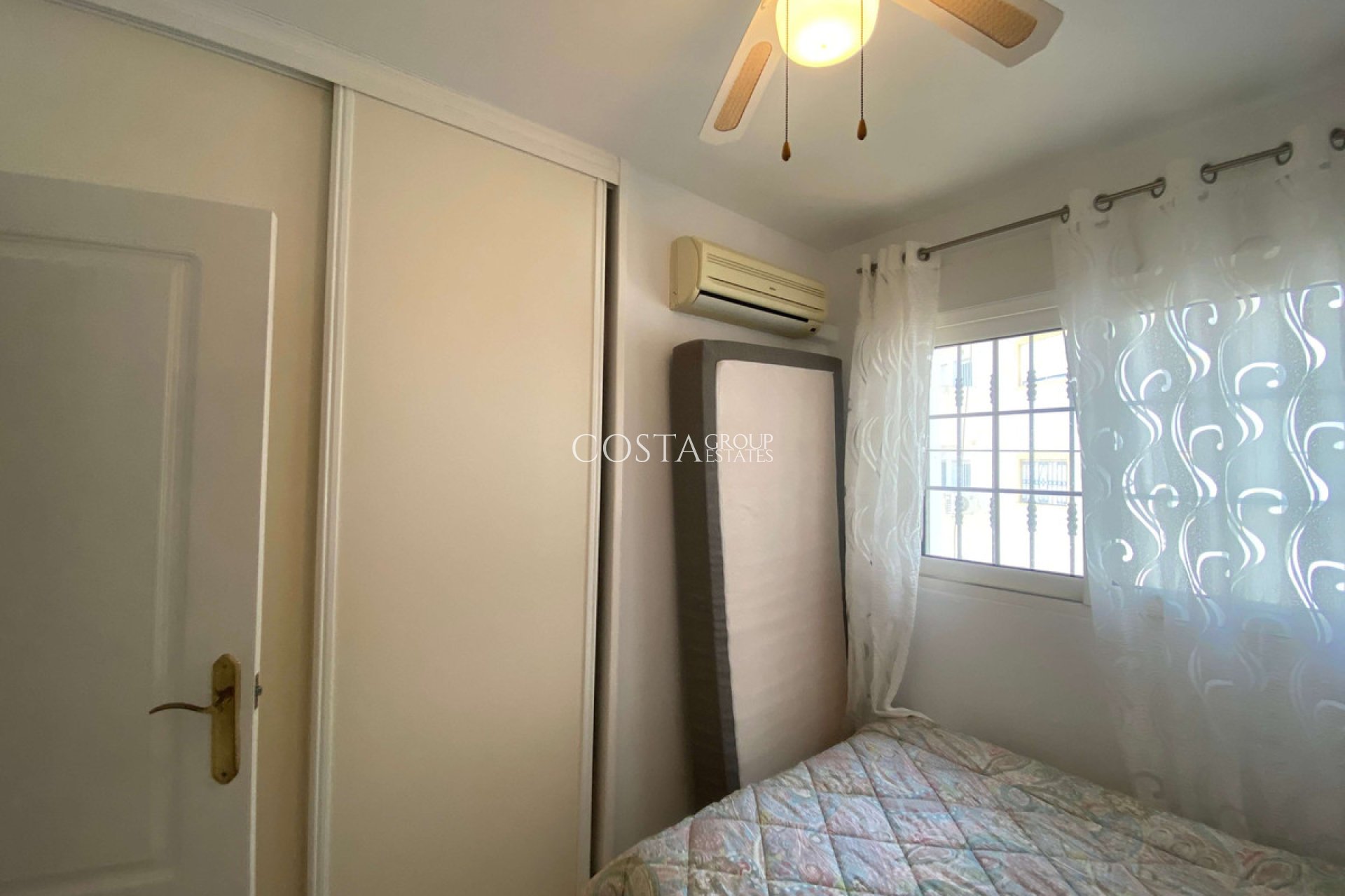 Herverkoop - Villa -
Orihuela - Villamartin