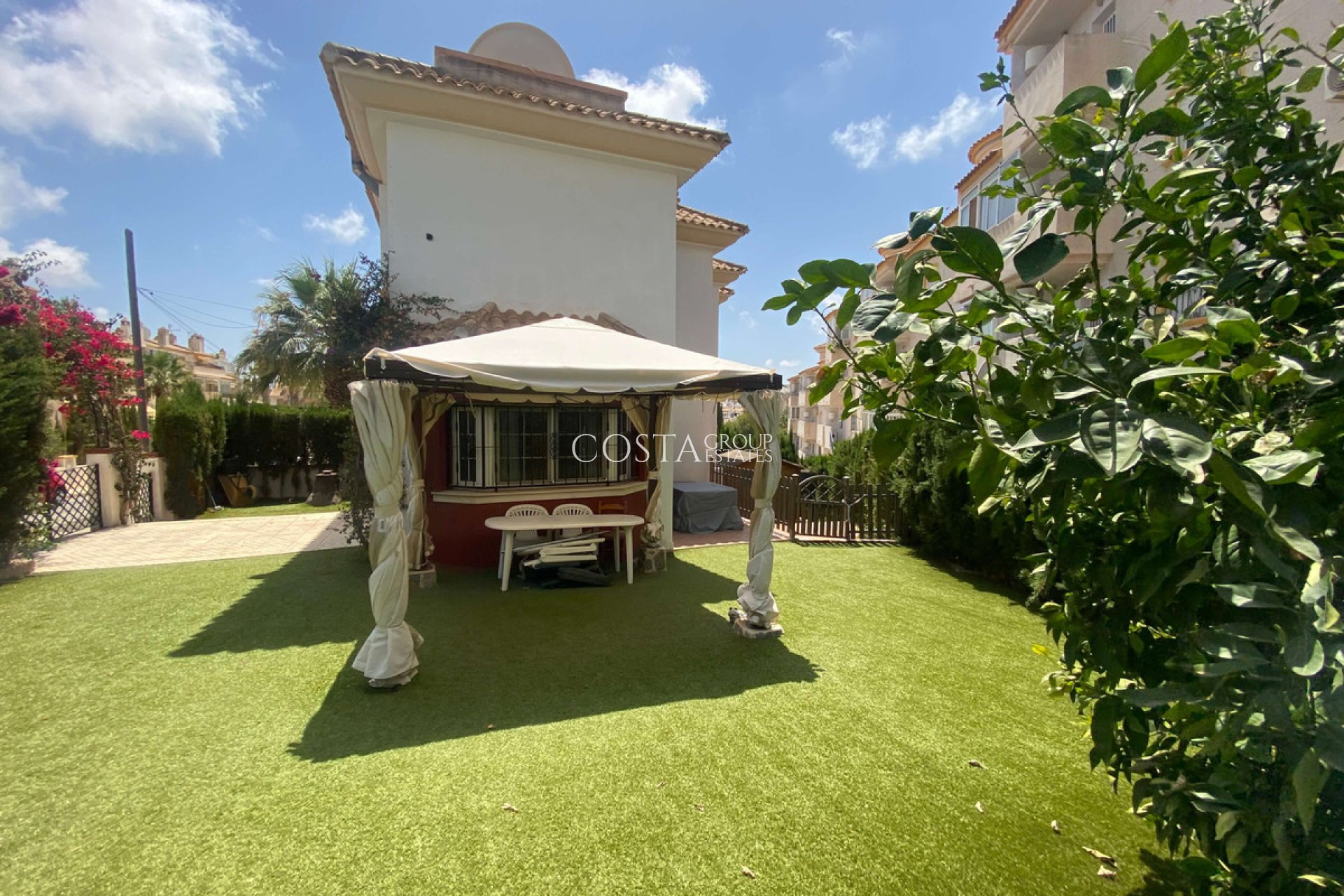 Herverkoop - Villa -
Orihuela - Villamartin