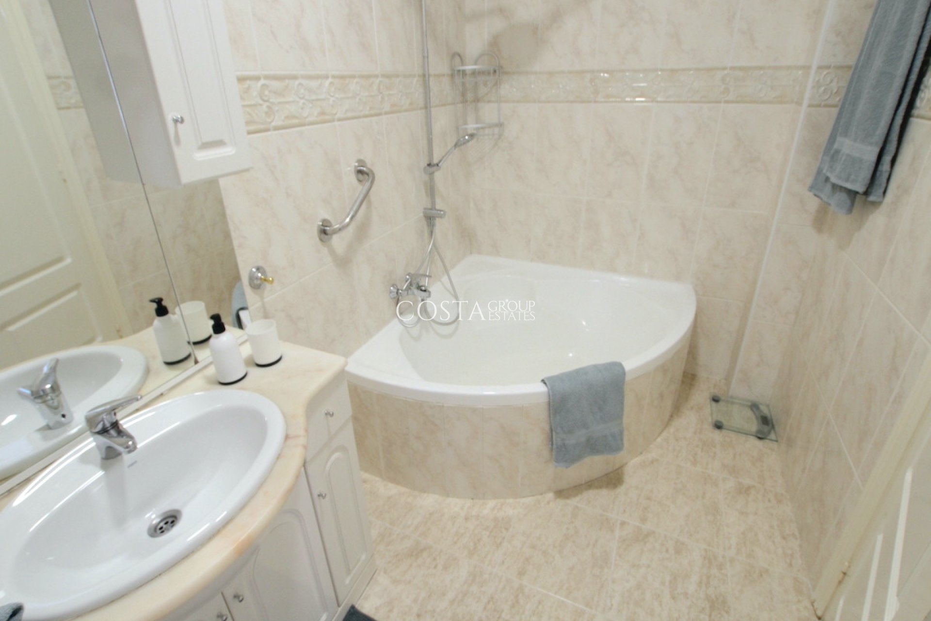 Herverkoop - Villa -
Rojales - Ciudad Quesada