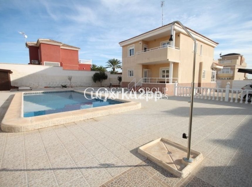 Herverkoop - Villa -
Torrevieja - Aguas Nuevas