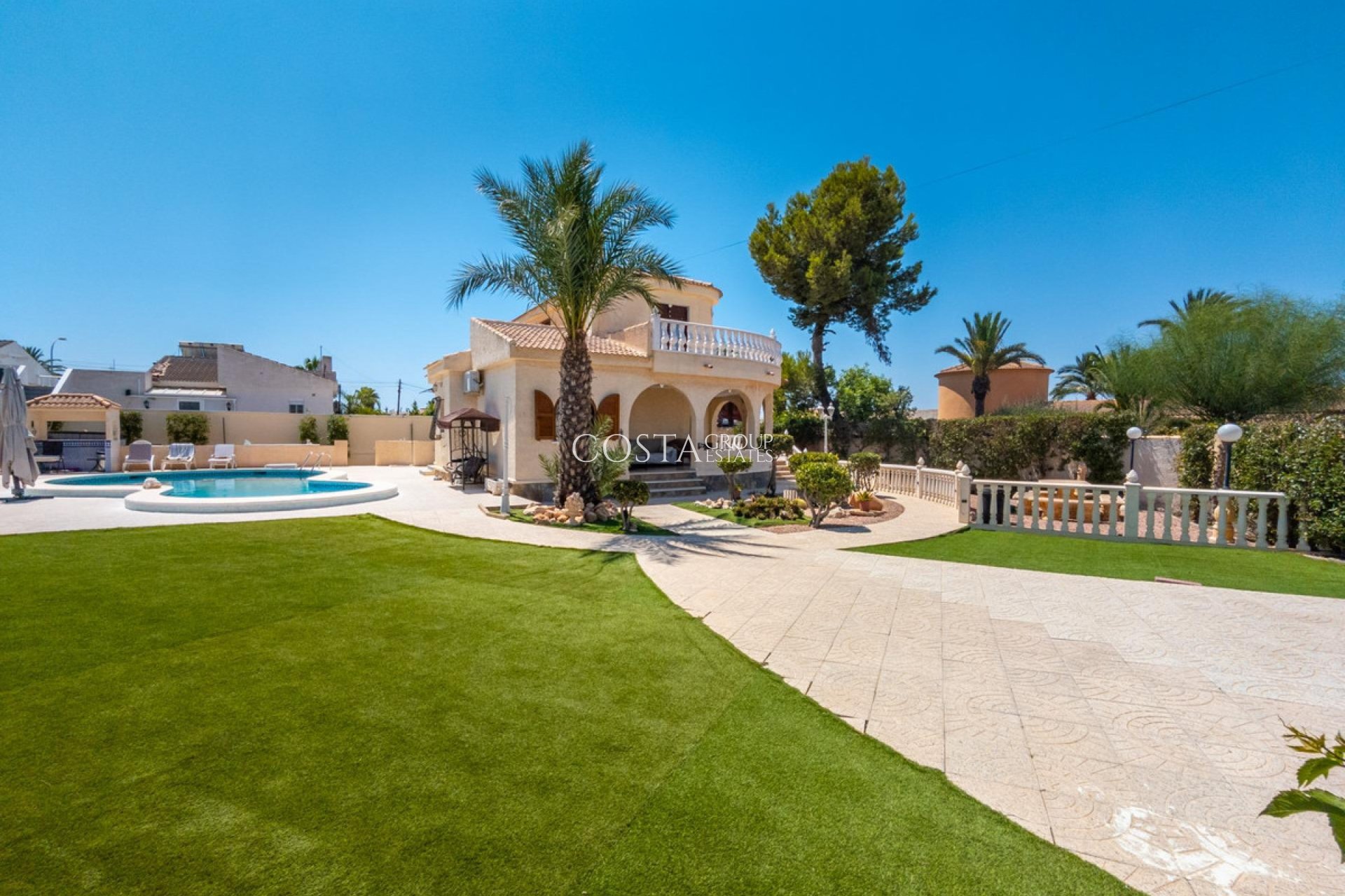 Herverkoop - Villa -
Torrevieja - El Chaparral