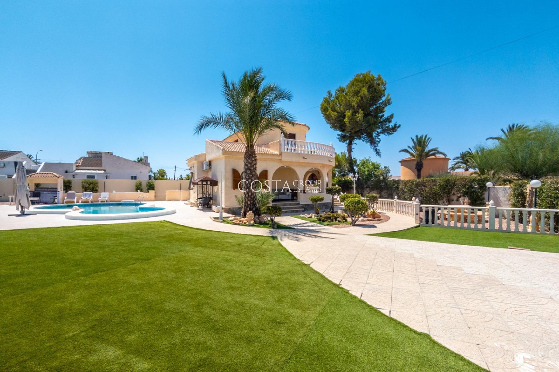 Herverkoop - Villa -
Torrevieja - El Chaparral