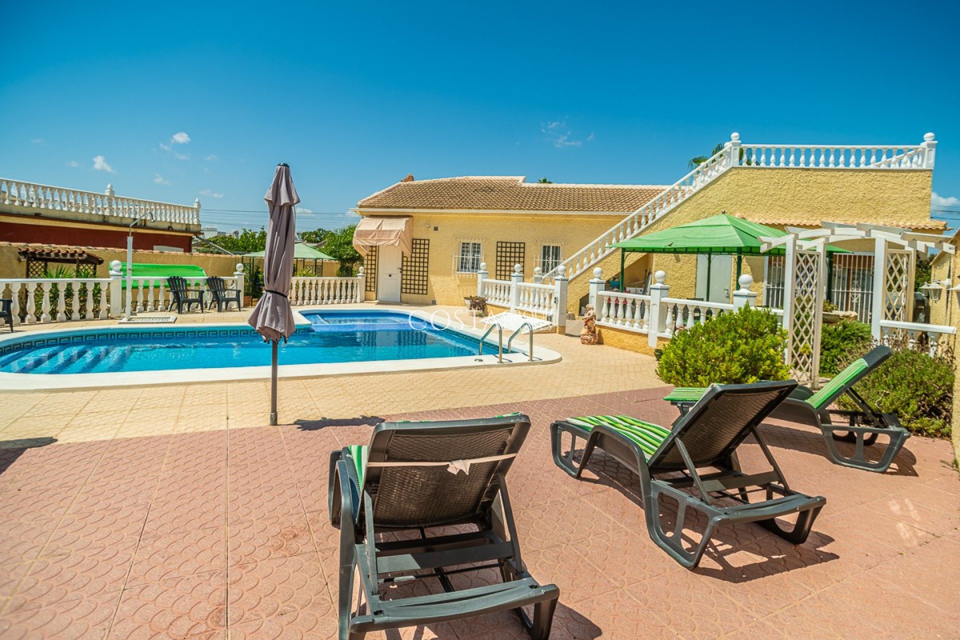 Herverkoop - Villa -
Torrevieja - La Siesta