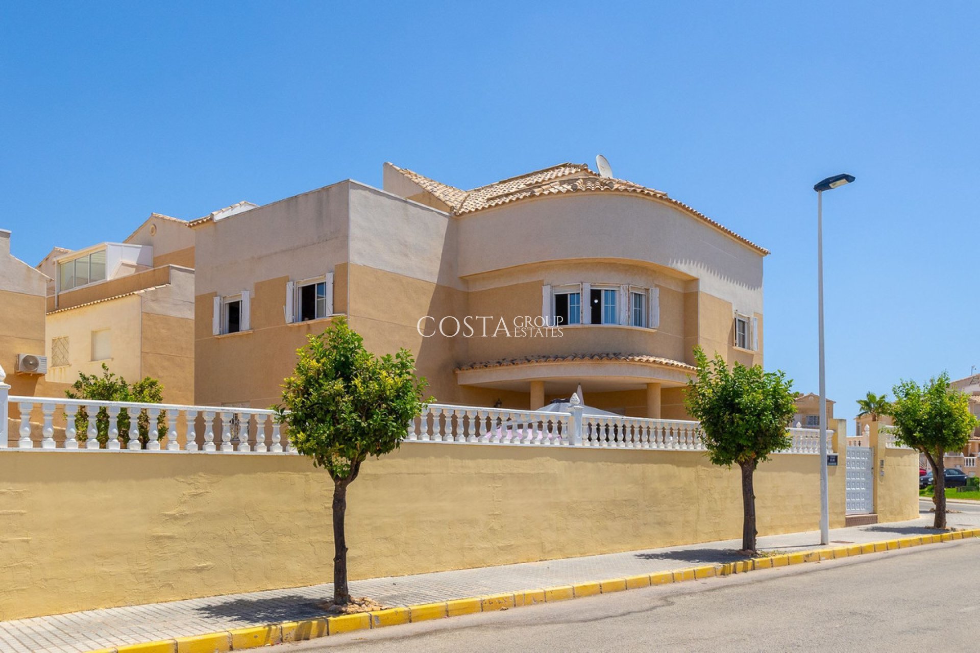 Herverkoop - Villa -
Torrevieja - La Siesta