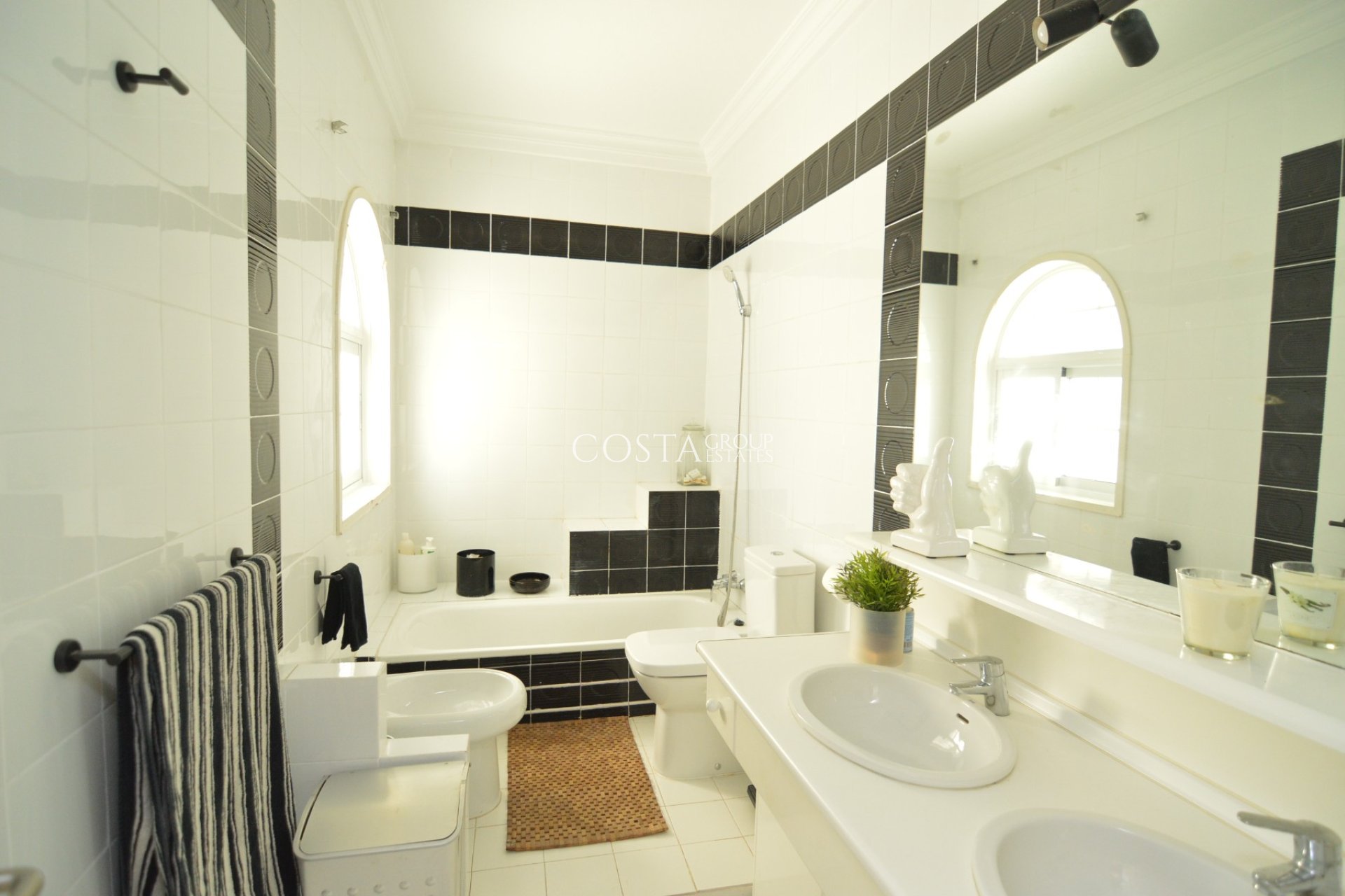 Herverkoop - Villa -
Torrevieja - Torreta