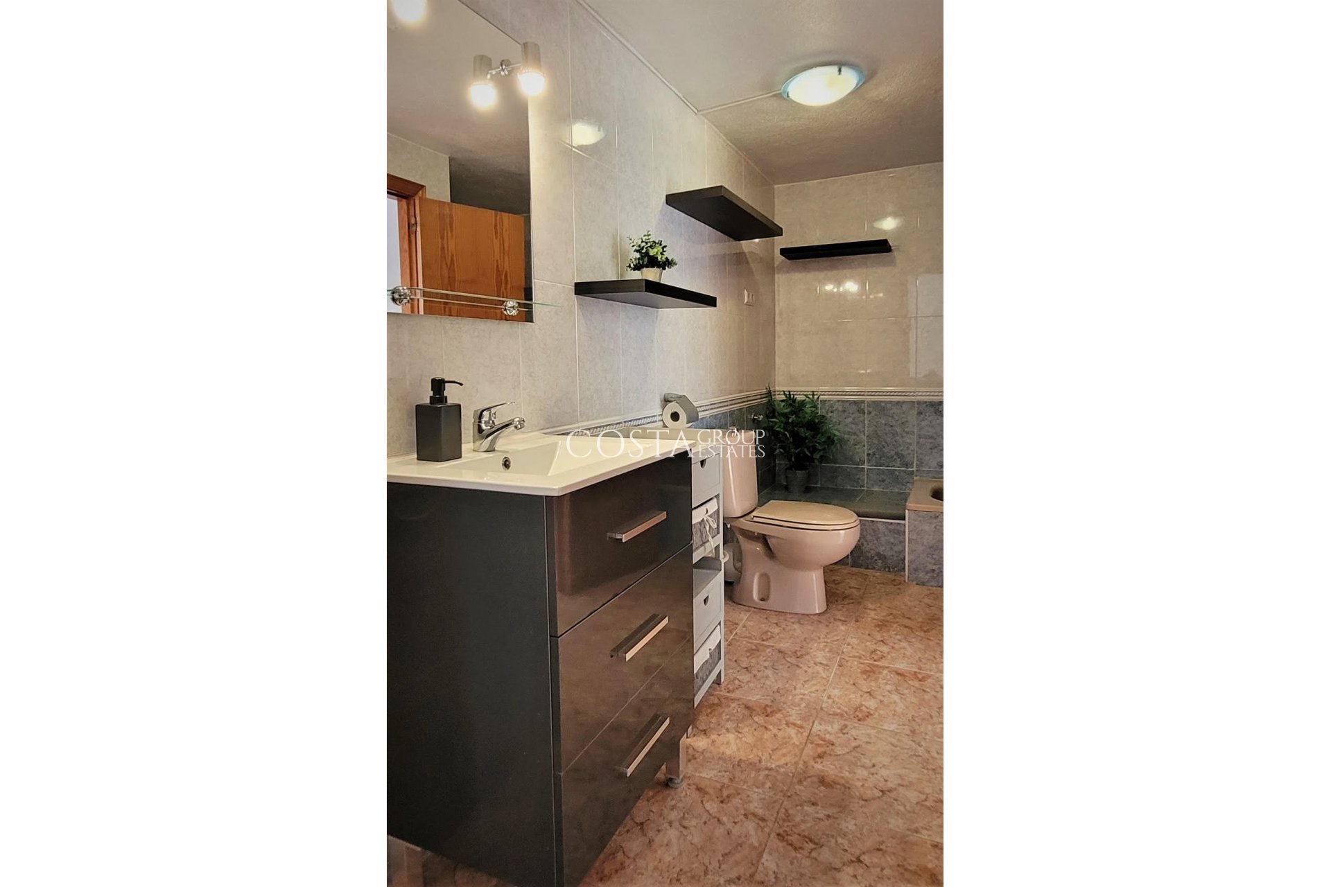 Herverkoop - Villa -
Torrevieja - Torrevieja Centro