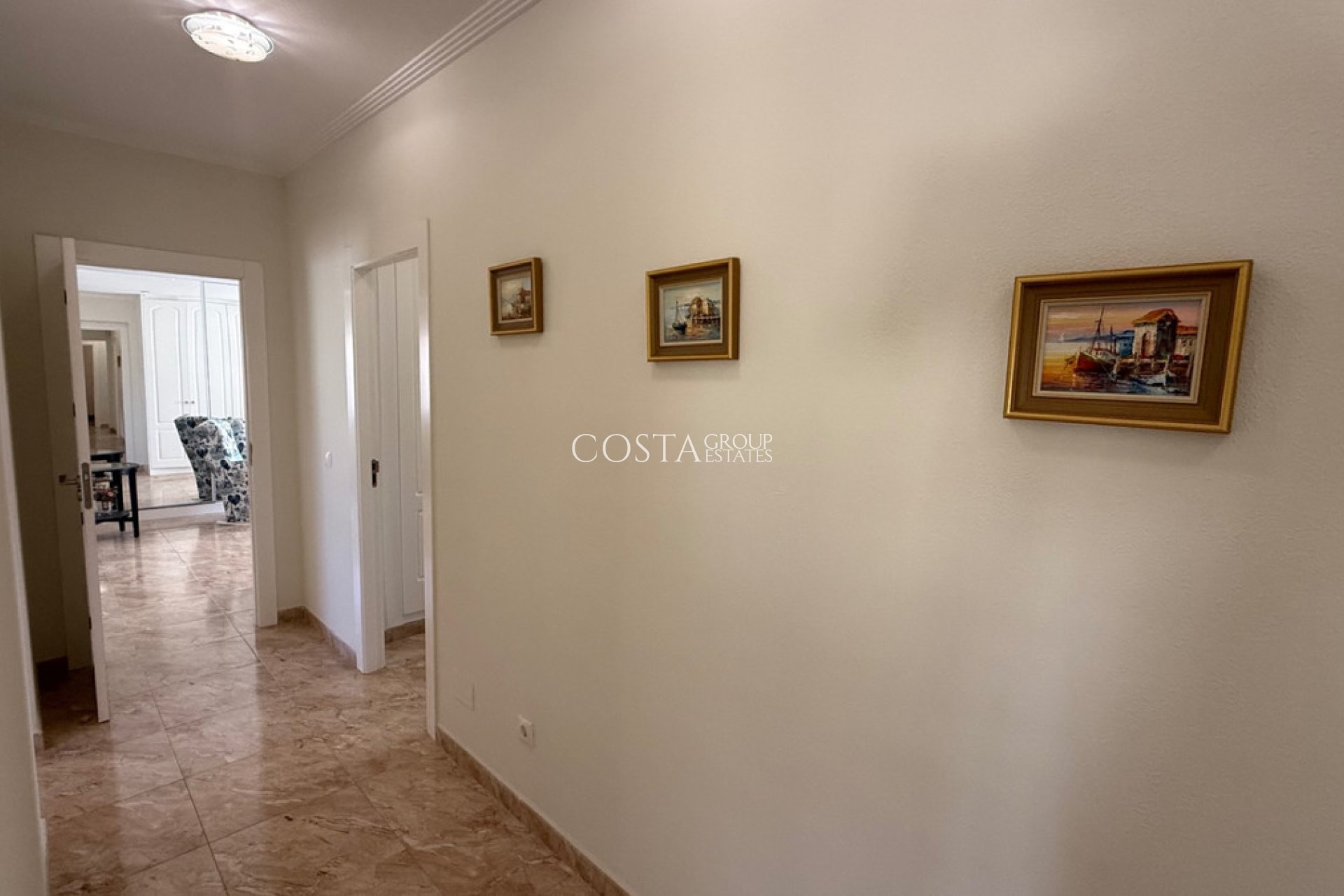 Herverkoop - Villa -
Torrevieja - Torrevieja Centro