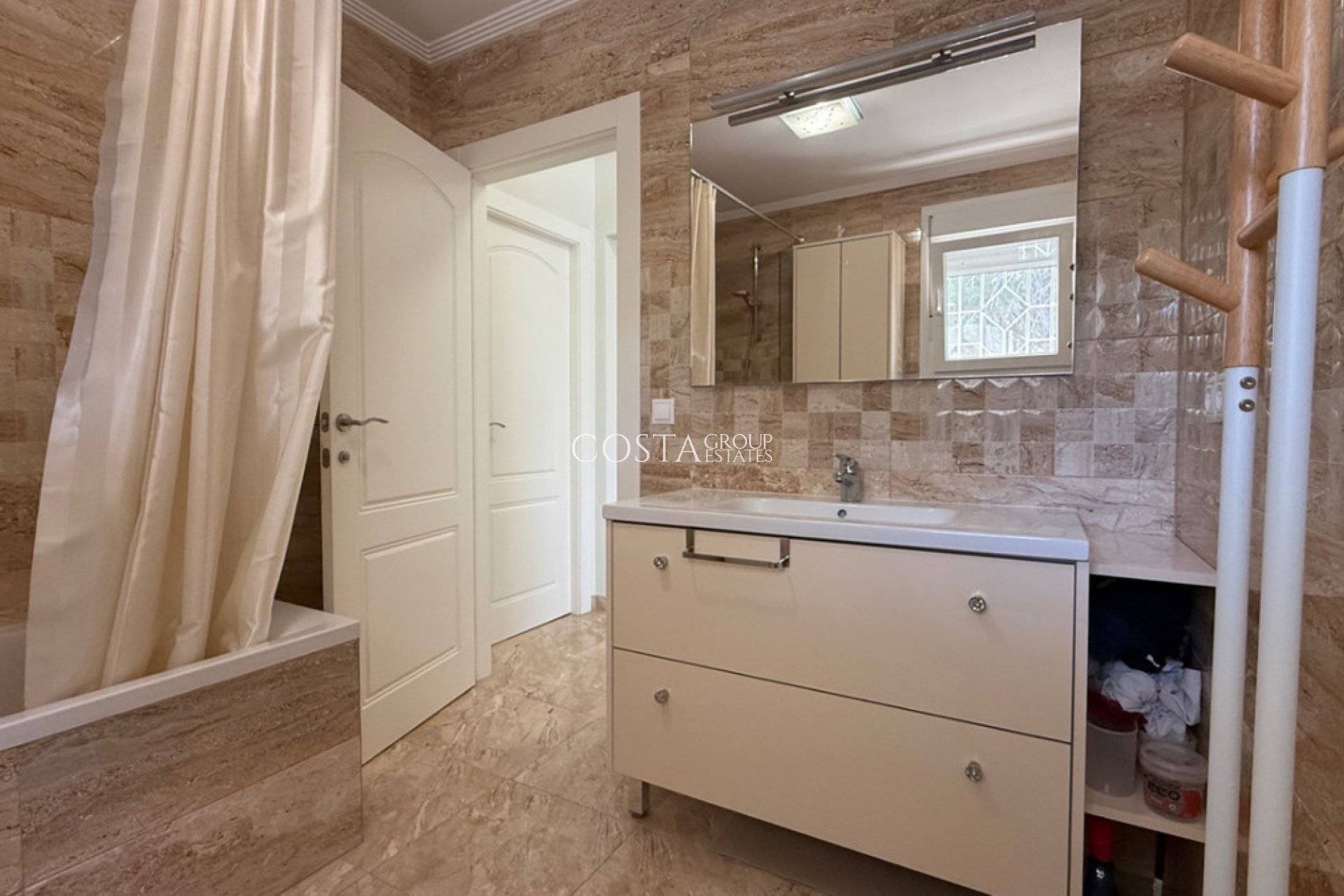 Herverkoop - Villa -
Torrevieja - Torrevieja Centro