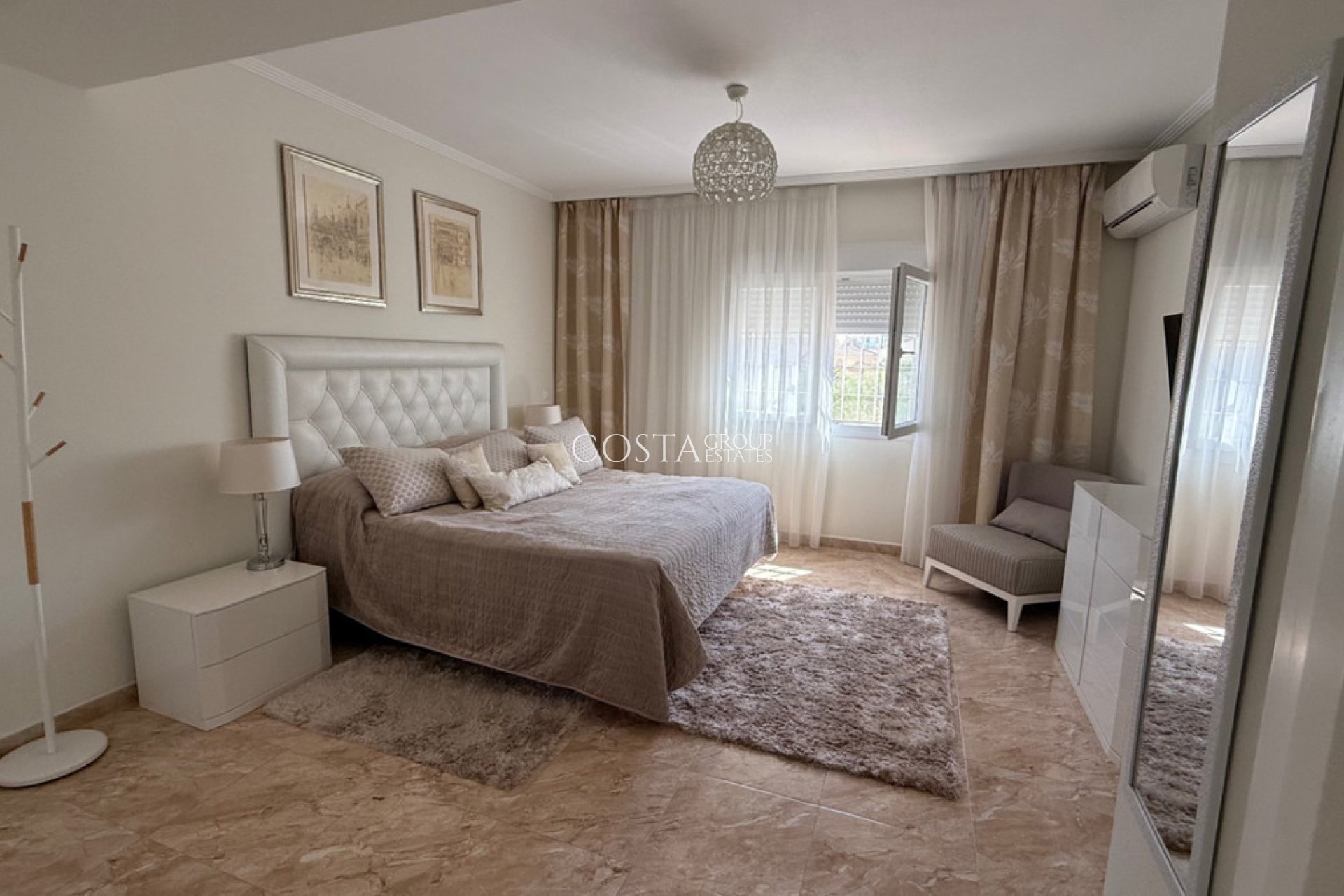 Herverkoop - Villa -
Torrevieja - Torrevieja Centro