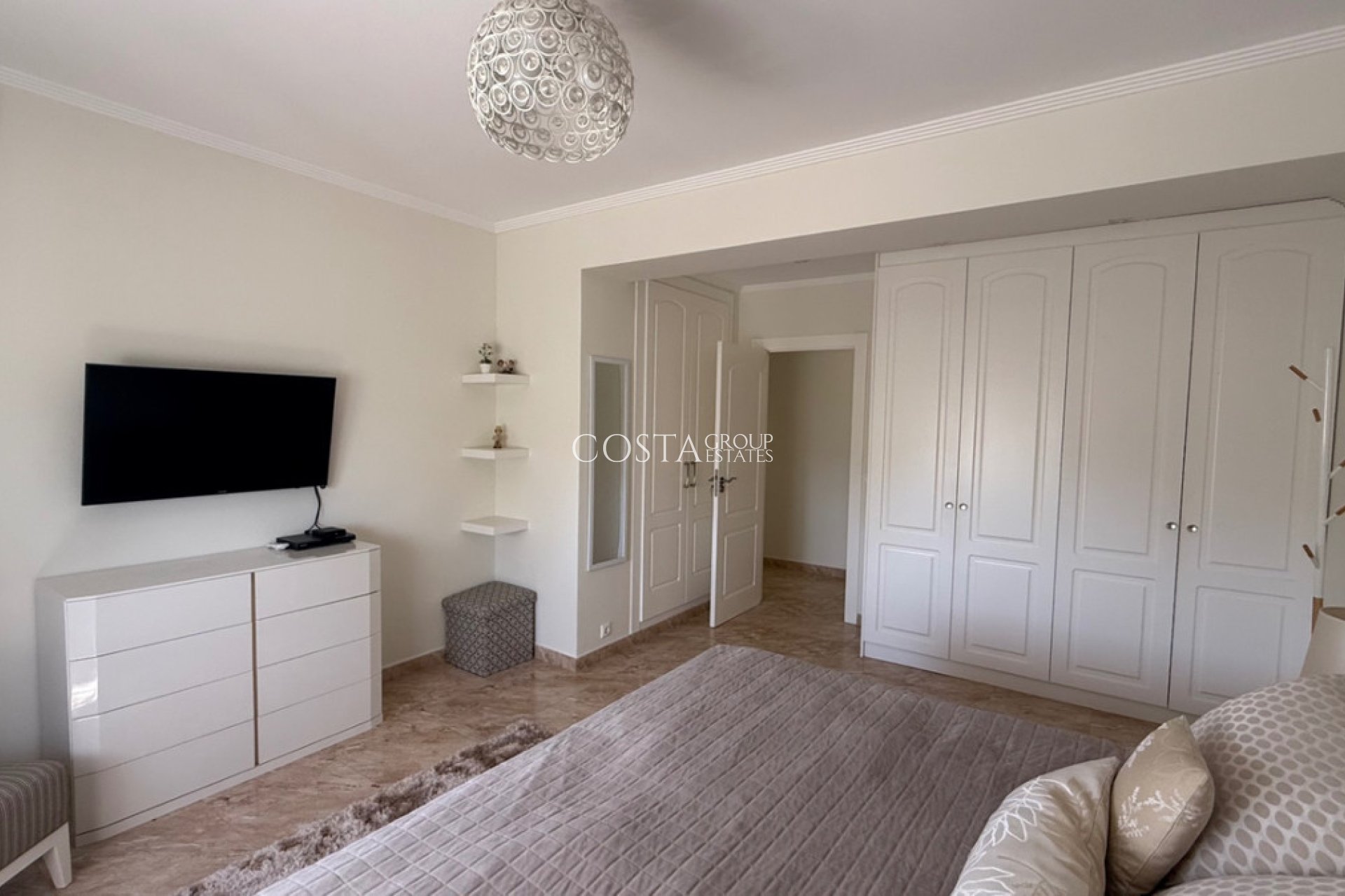 Herverkoop - Villa -
Torrevieja - Torrevieja Centro