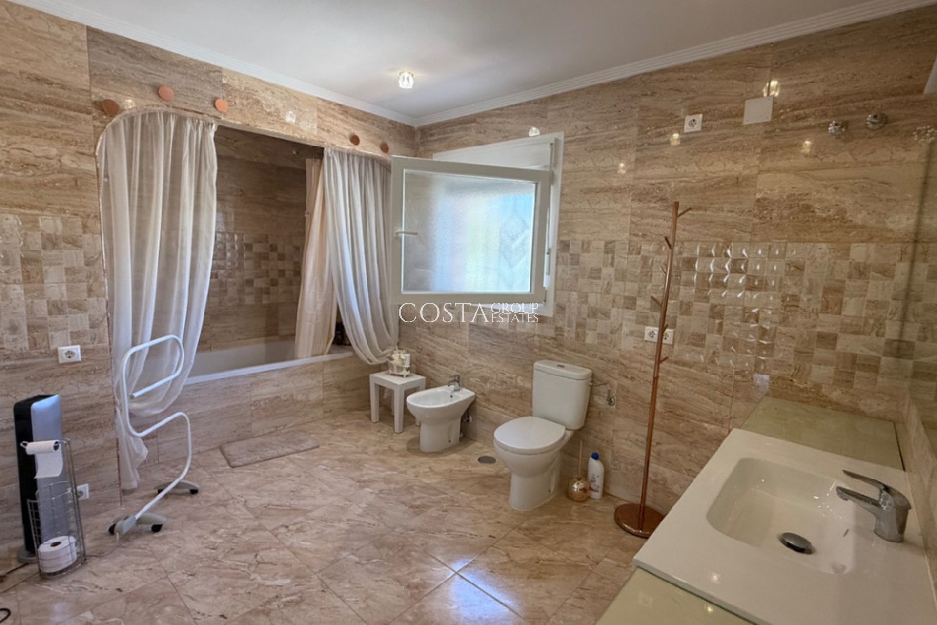 Herverkoop - Villa -
Torrevieja - Torrevieja Centro
