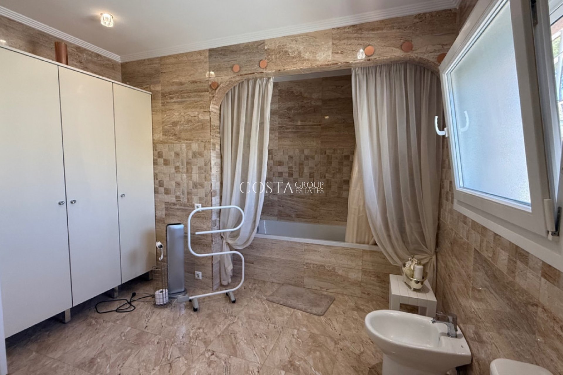 Herverkoop - Villa -
Torrevieja - Torrevieja Centro