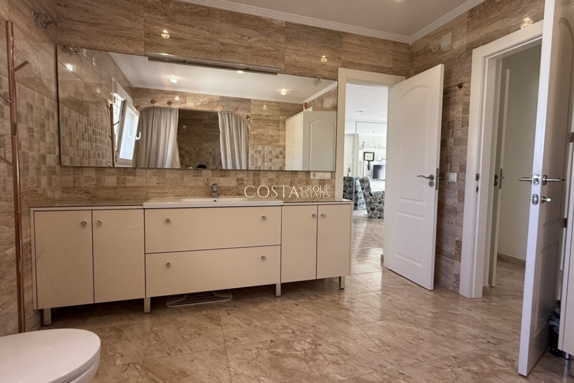 Herverkoop - Villa -
Torrevieja - Torrevieja Centro