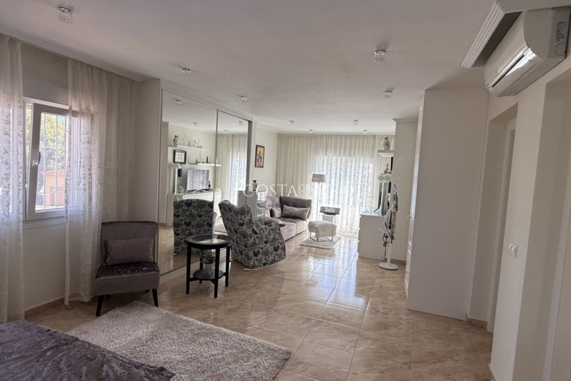 Herverkoop - Villa -
Torrevieja - Torrevieja Centro