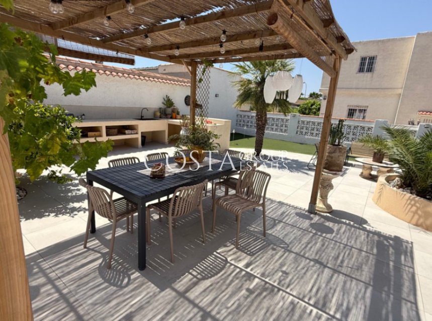 Herverkoop - Villa -
Torrevieja - Torrevieja Centro