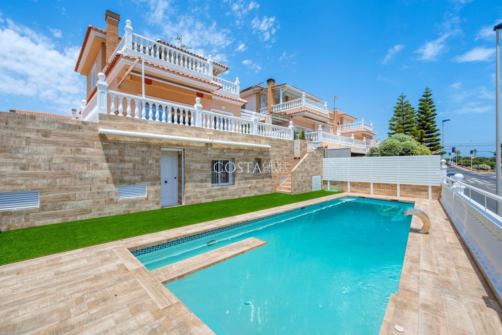 Herverkoop - Villa -
Torrevieja - Torrevieja Centro