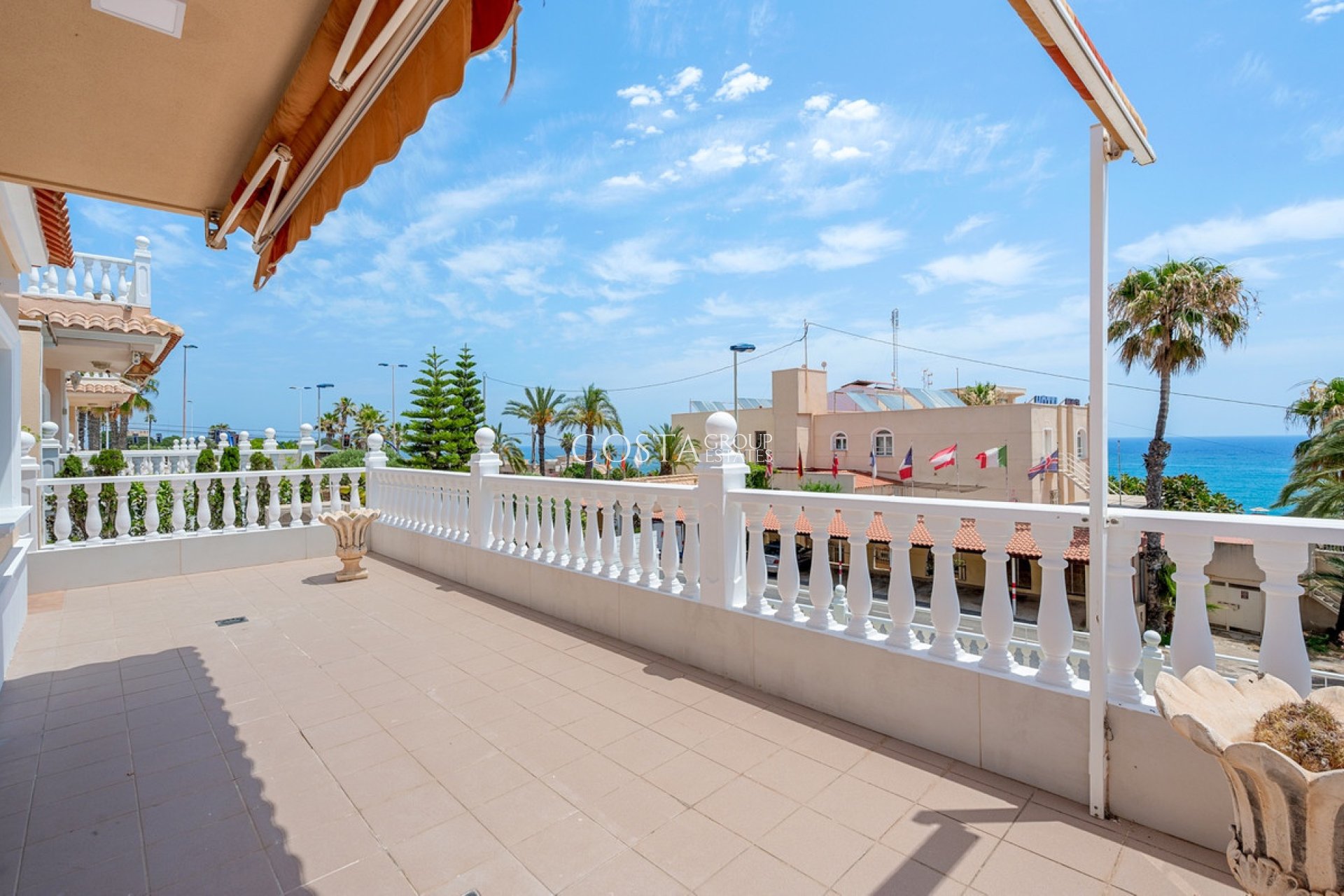 Herverkoop - Villa -
Torrevieja - Torrevieja Centro