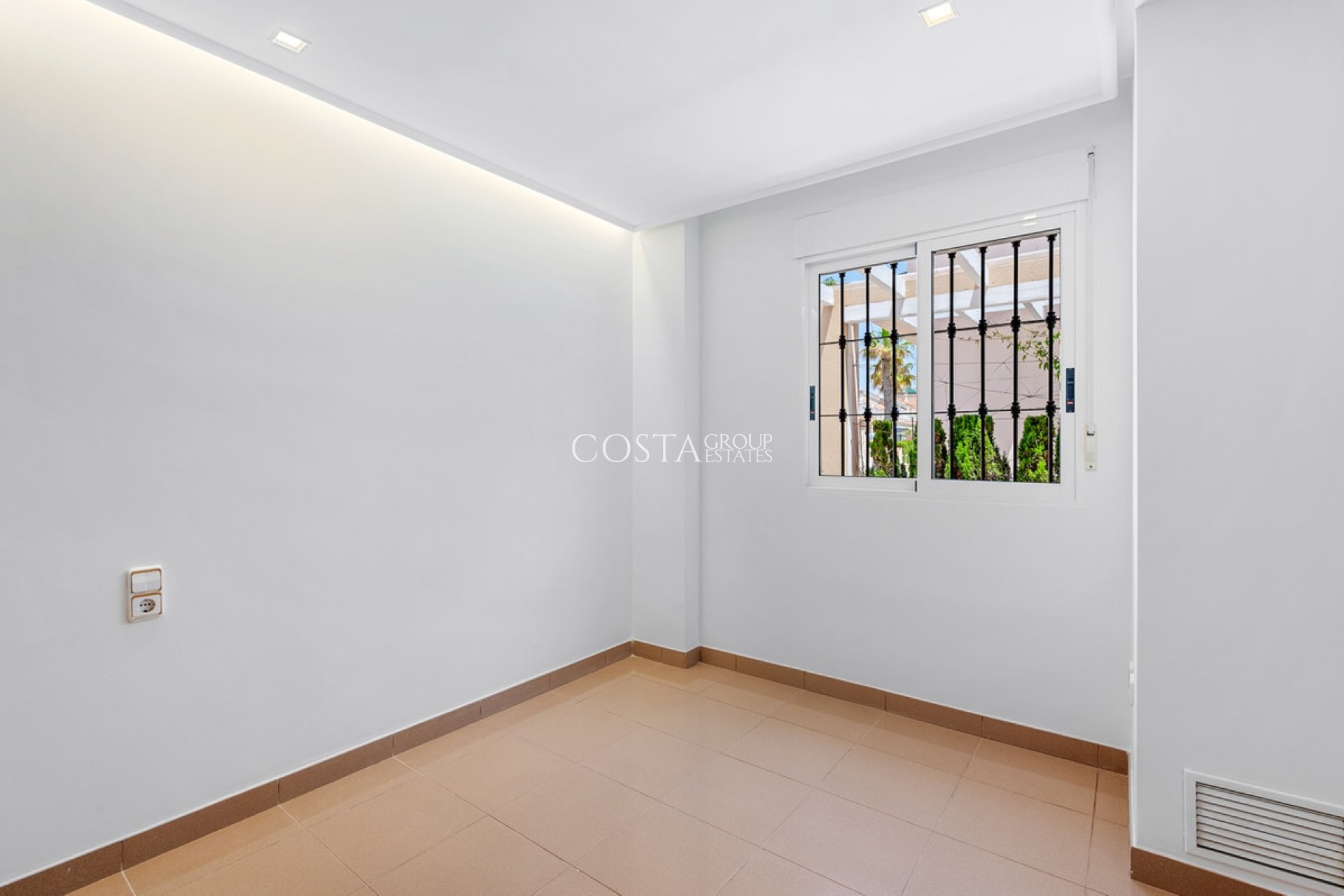 Herverkoop - Villa -
Torrevieja - Torrevieja Centro