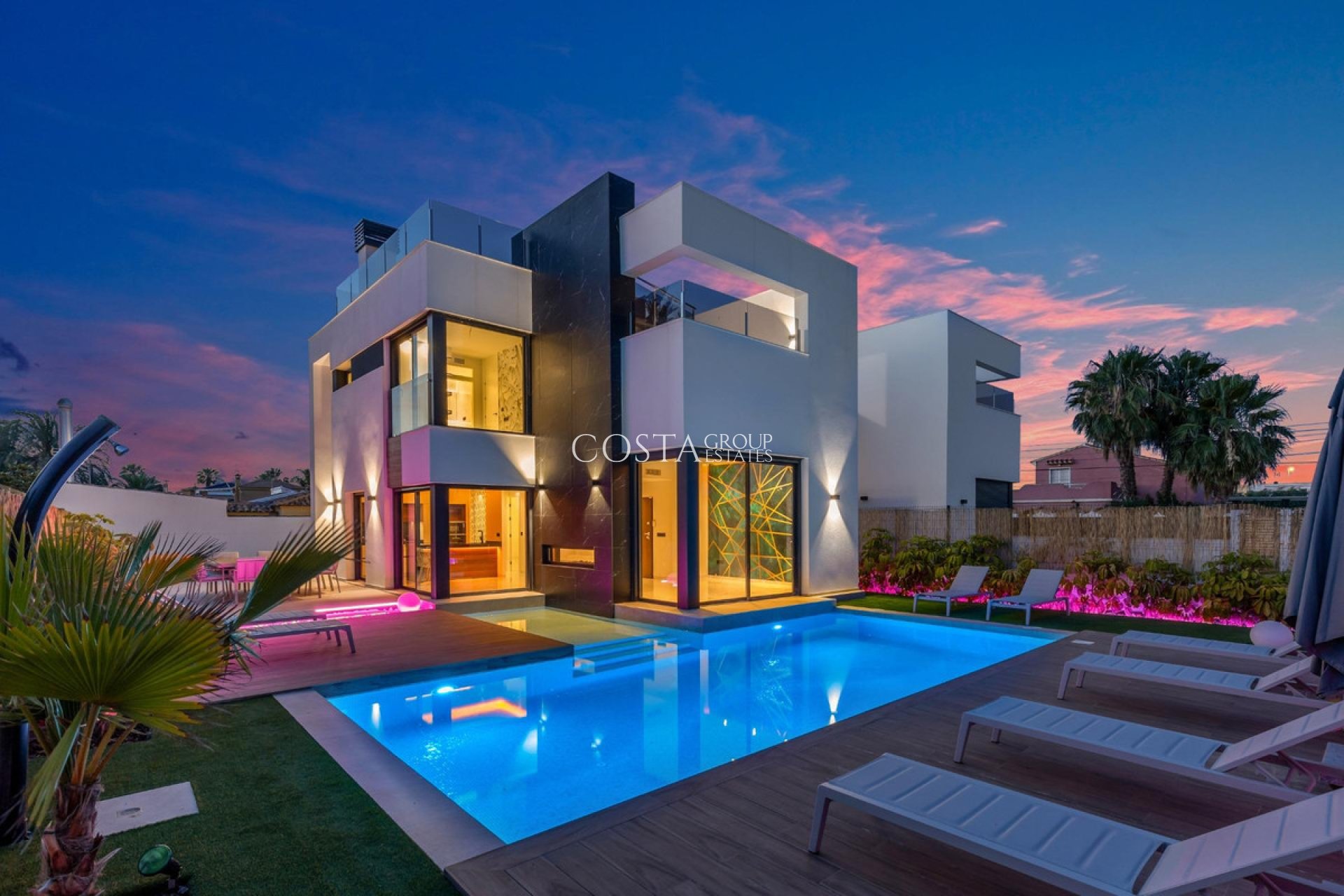 Herverkoop - Villa -
Torrevieja - Torrevieja Centro