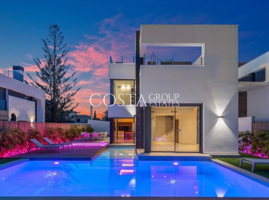 Herverkoop - Villa -
Torrevieja - Torrevieja Centro