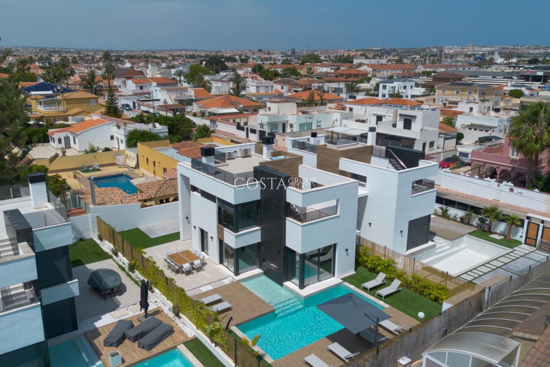 Herverkoop - Villa -
Torrevieja - Torrevieja Centro