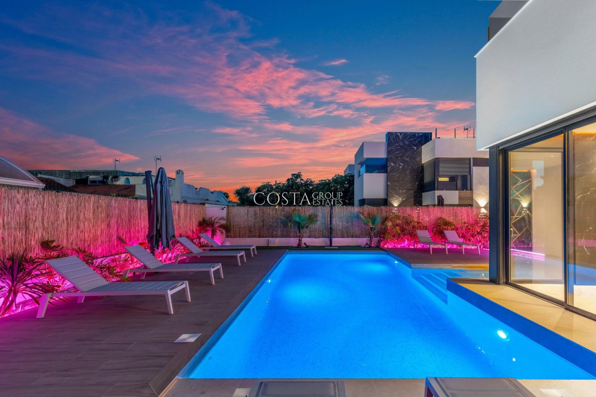 Herverkoop - Villa -
Torrevieja - Torrevieja Centro