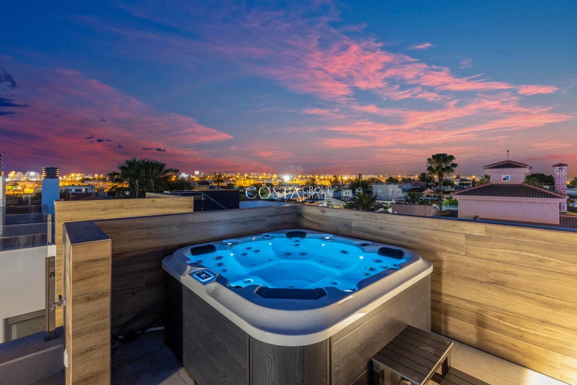Herverkoop - Villa -
Torrevieja - Torrevieja Centro