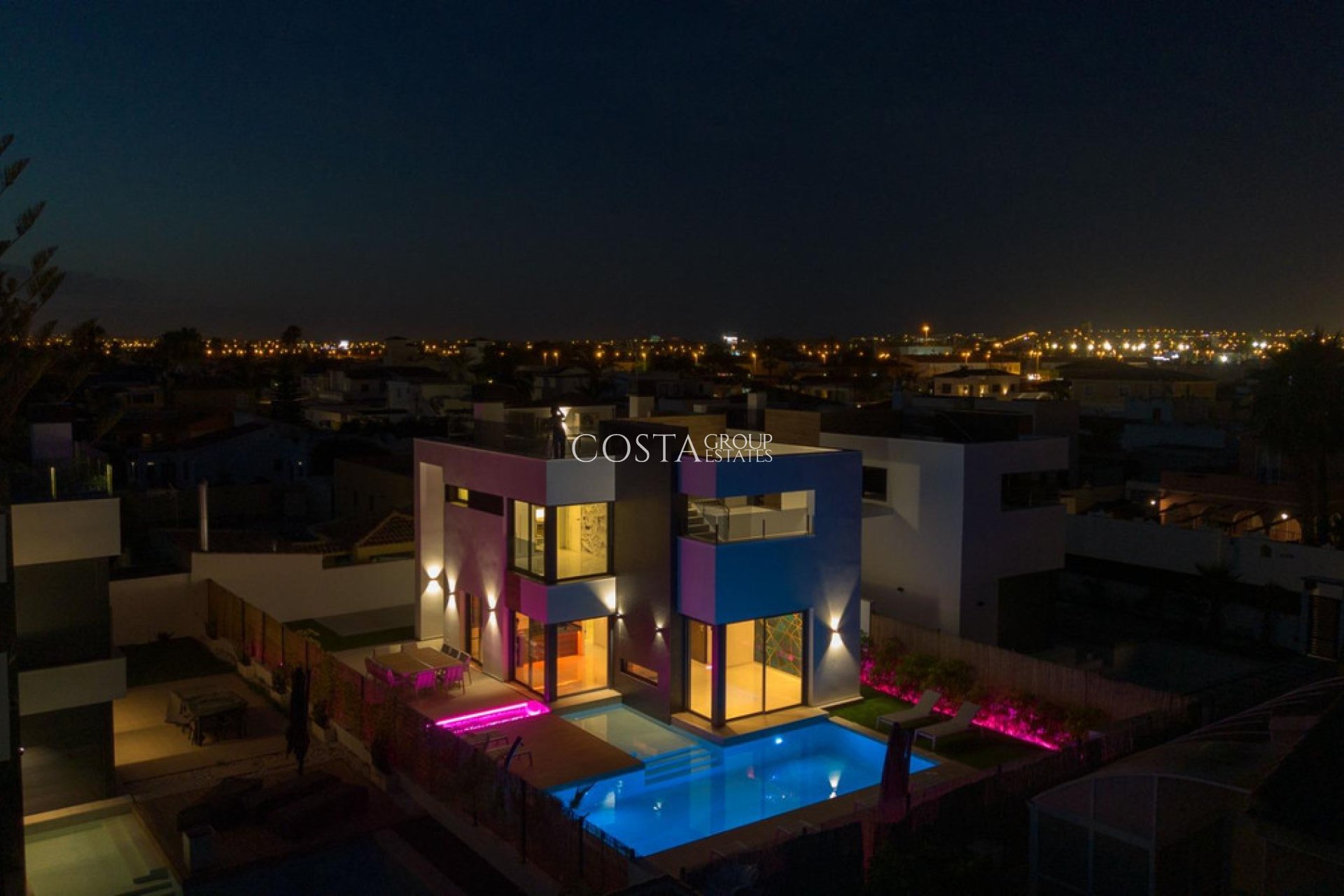Herverkoop - Villa -
Torrevieja - Torrevieja Centro