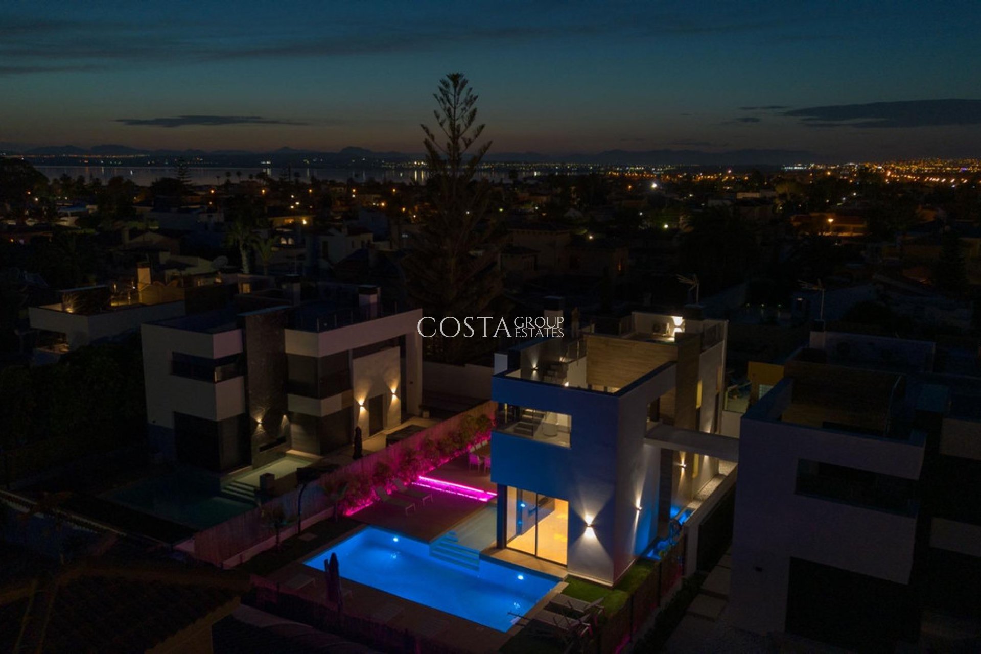 Herverkoop - Villa -
Torrevieja - Torrevieja Centro