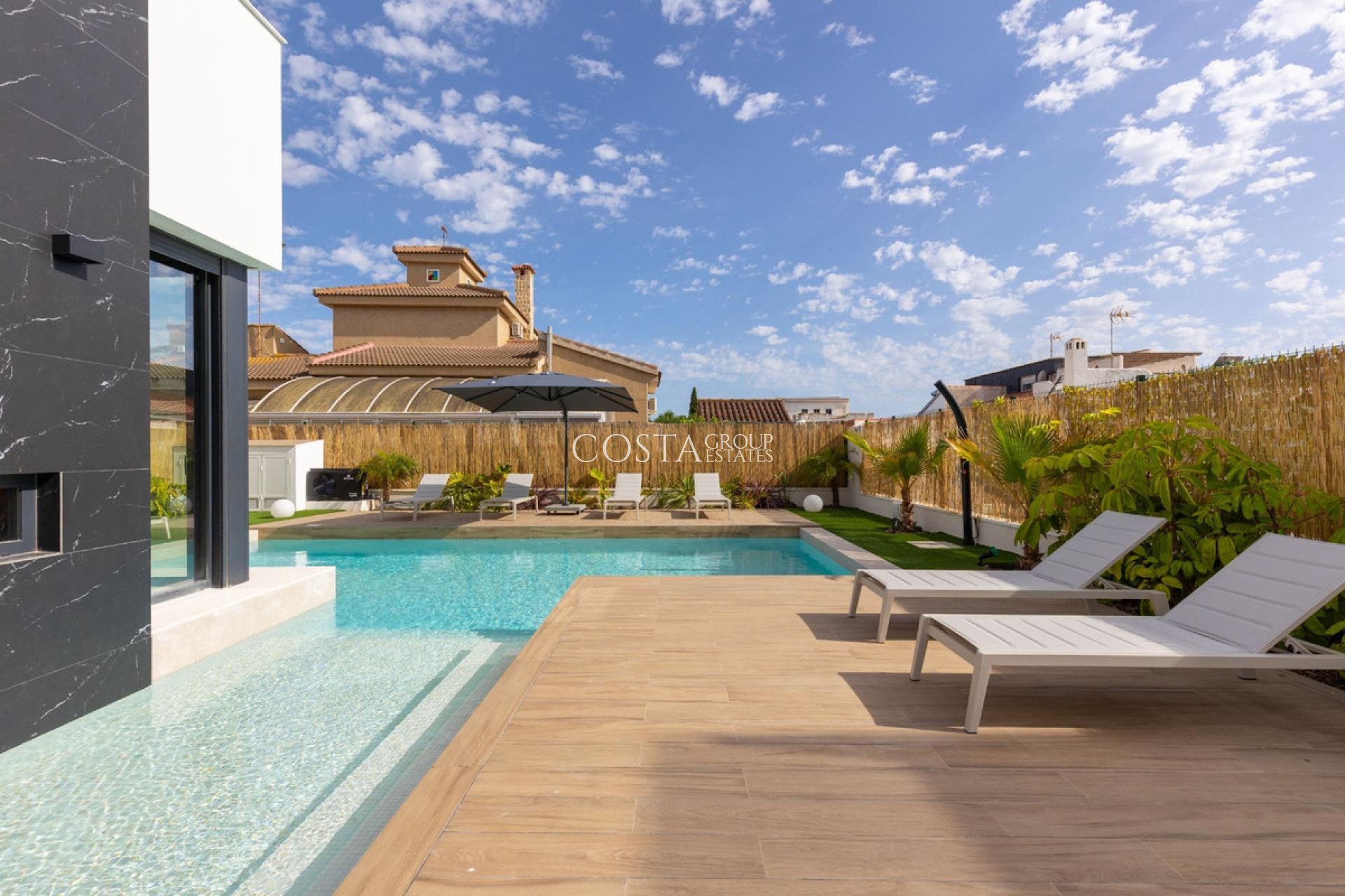 Herverkoop - Villa -
Torrevieja - Torrevieja Centro