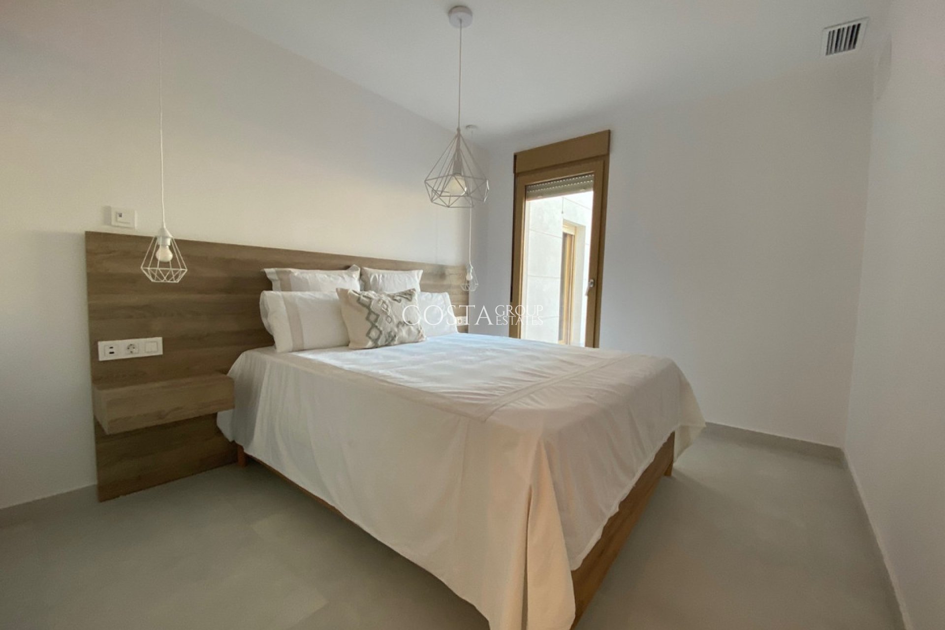 Herverkoop - Villa -
Torrevieja - Torrevieja Centro