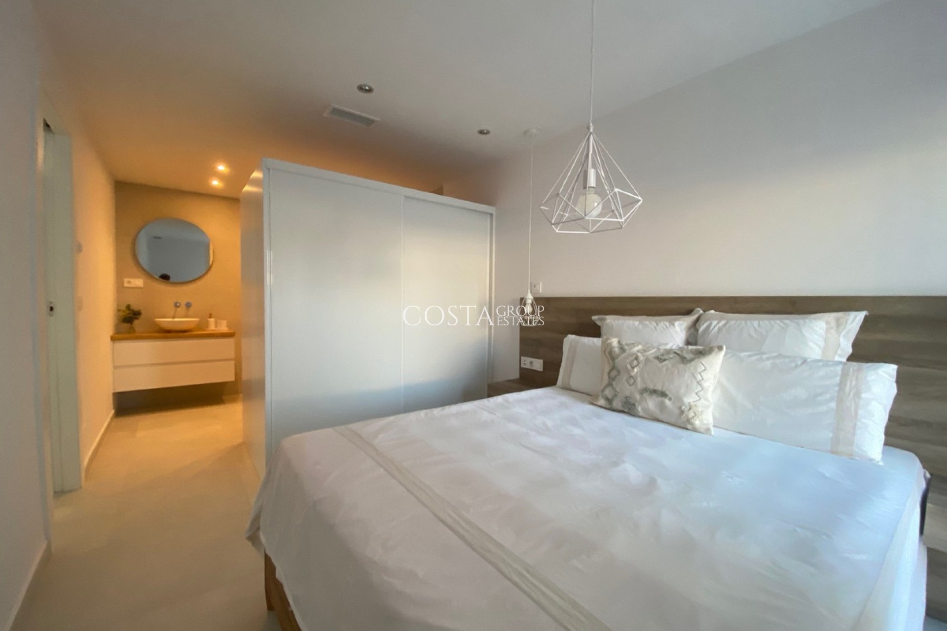 Herverkoop - Villa -
Torrevieja - Torrevieja Centro