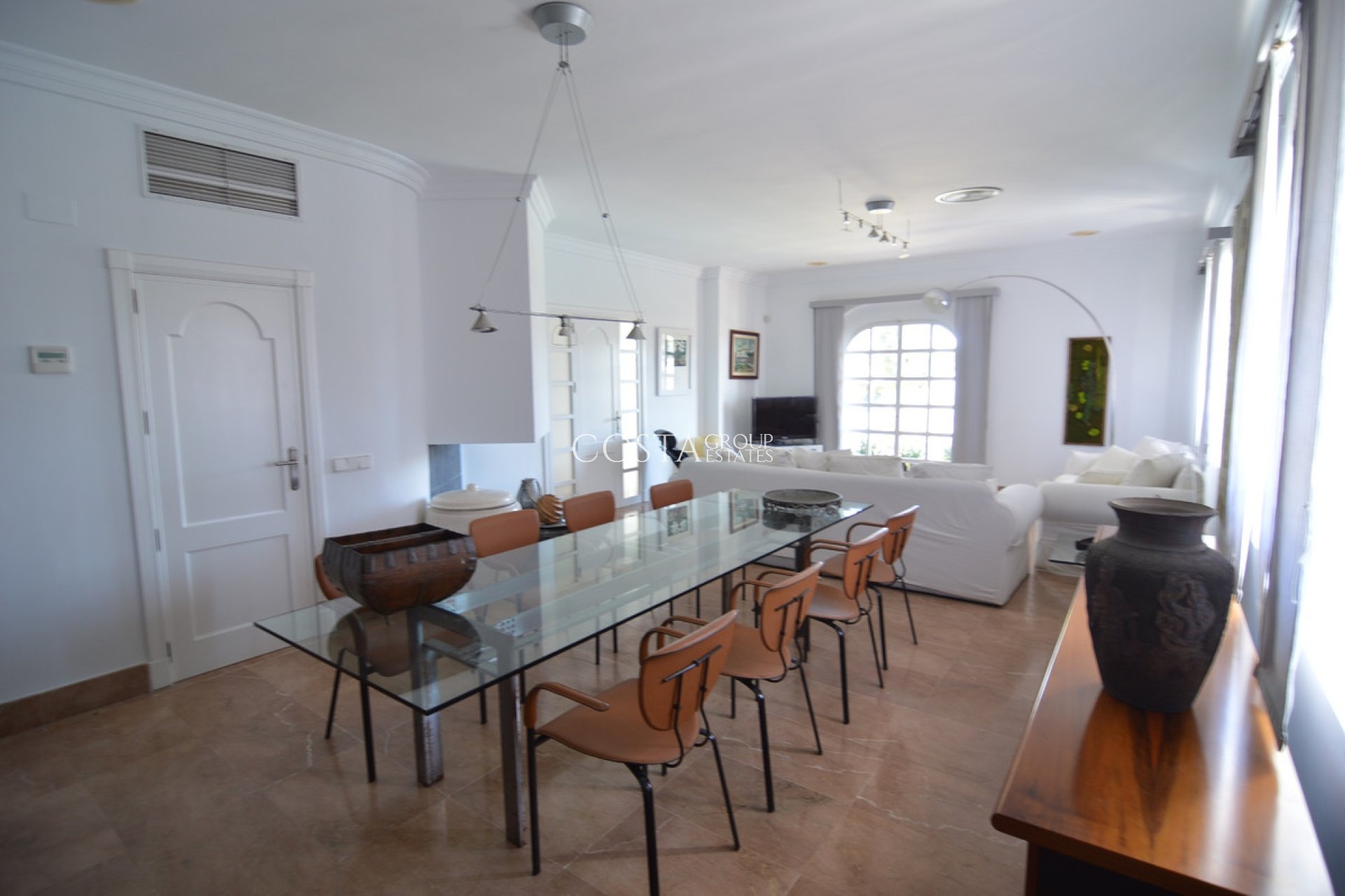 Herverkoop - Villa -
Torrevieja - Torrevieja Centro