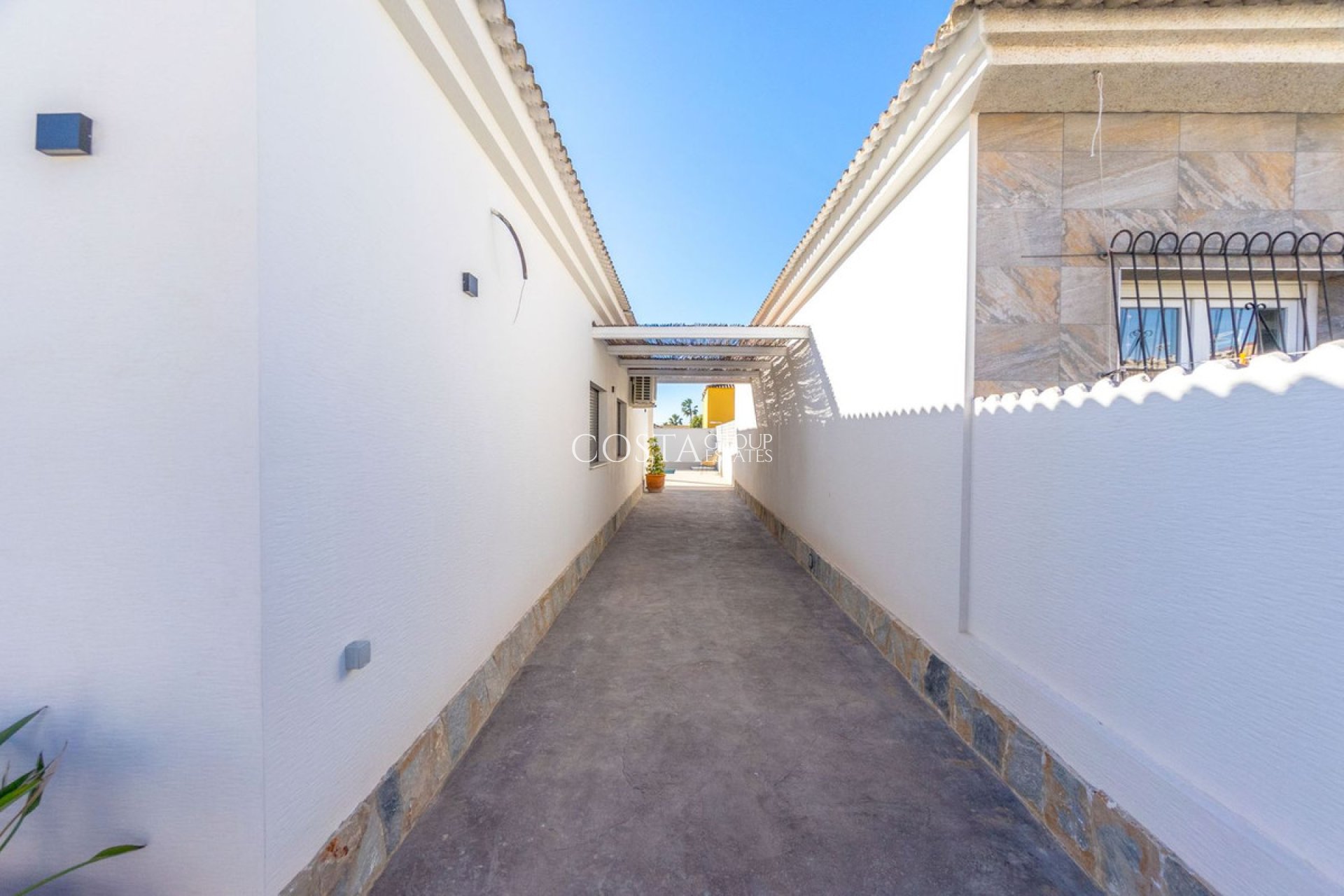Herverkoop - Villa -
Torrevieja - Torrevieja Centro