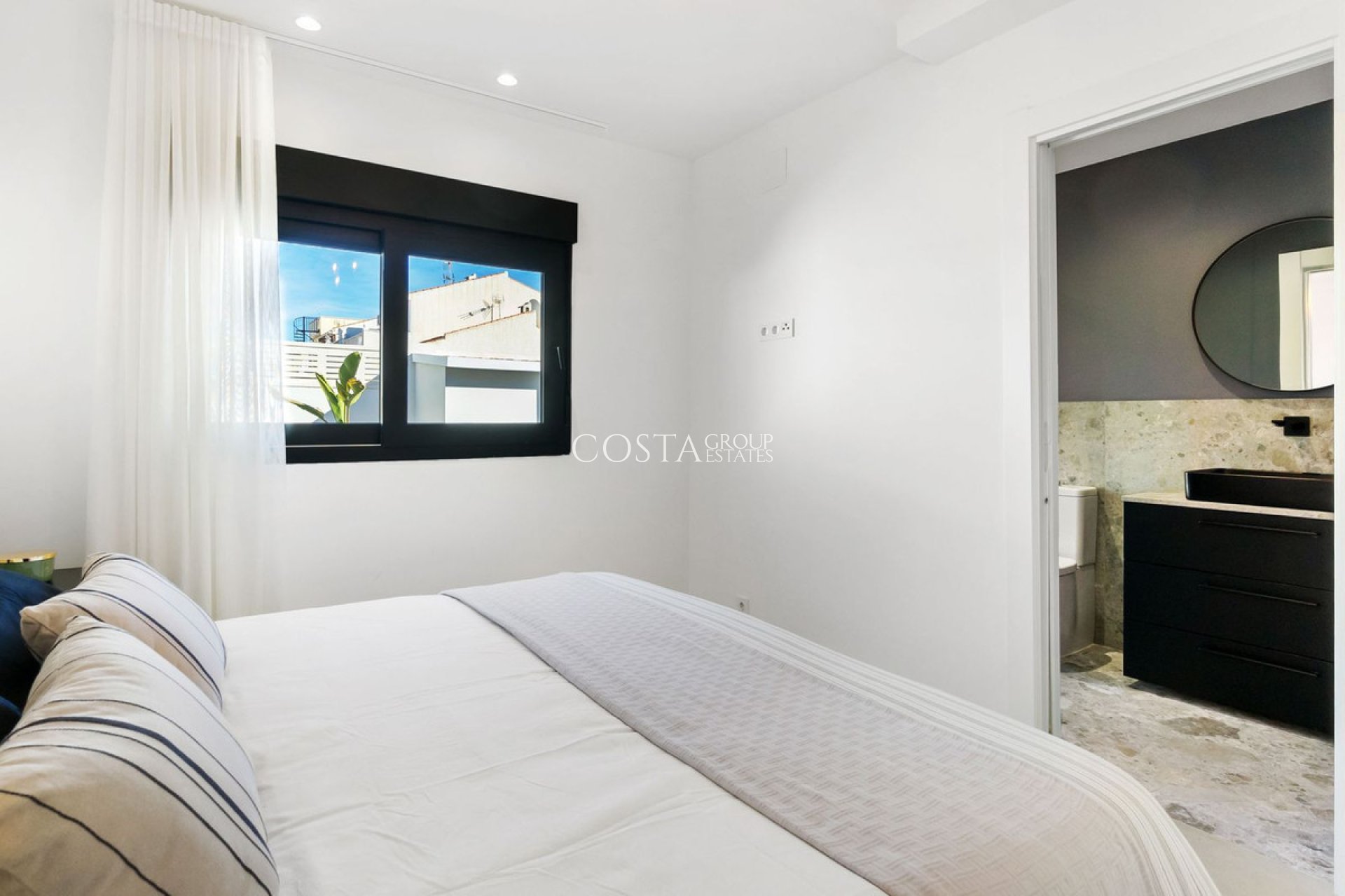 Herverkoop - Villa -
Torrevieja - Torrevieja Centro