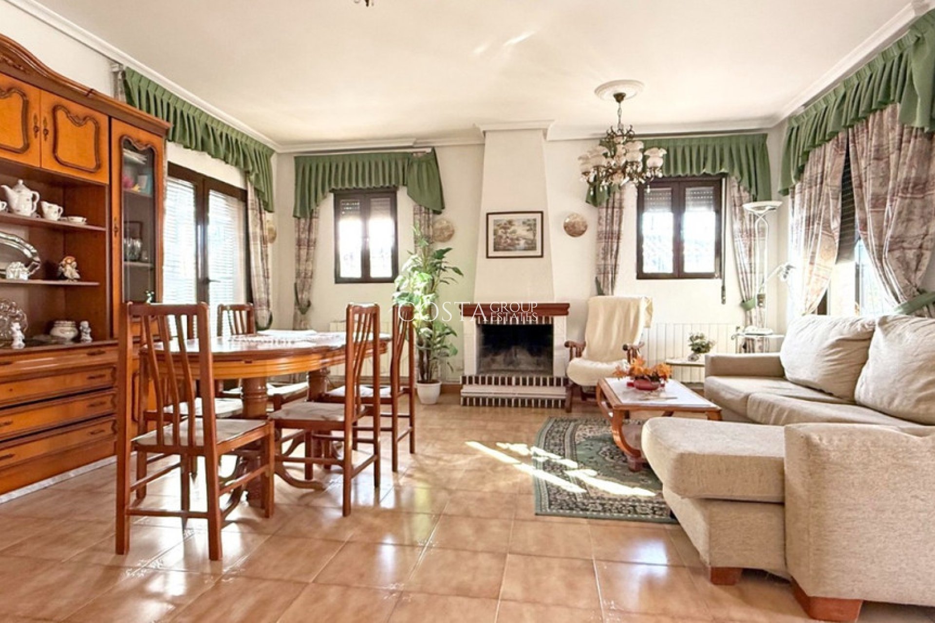 Herverkoop - Villa -
Torrevieja - Torrevieja Centro