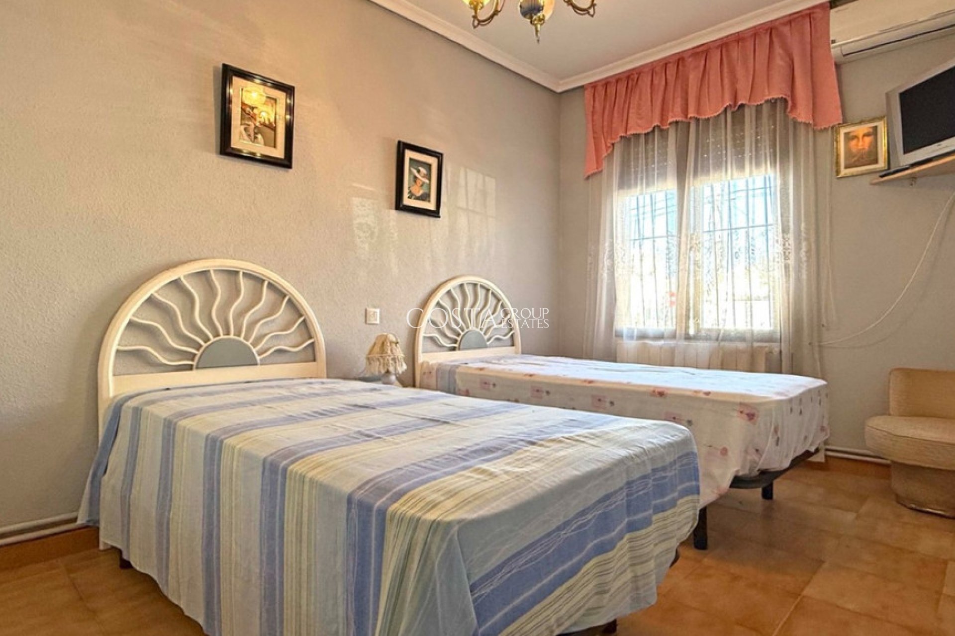 Herverkoop - Villa -
Torrevieja - Torrevieja Centro