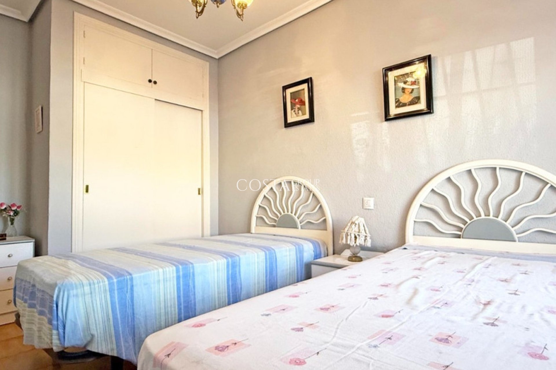 Herverkoop - Villa -
Torrevieja - Torrevieja Centro