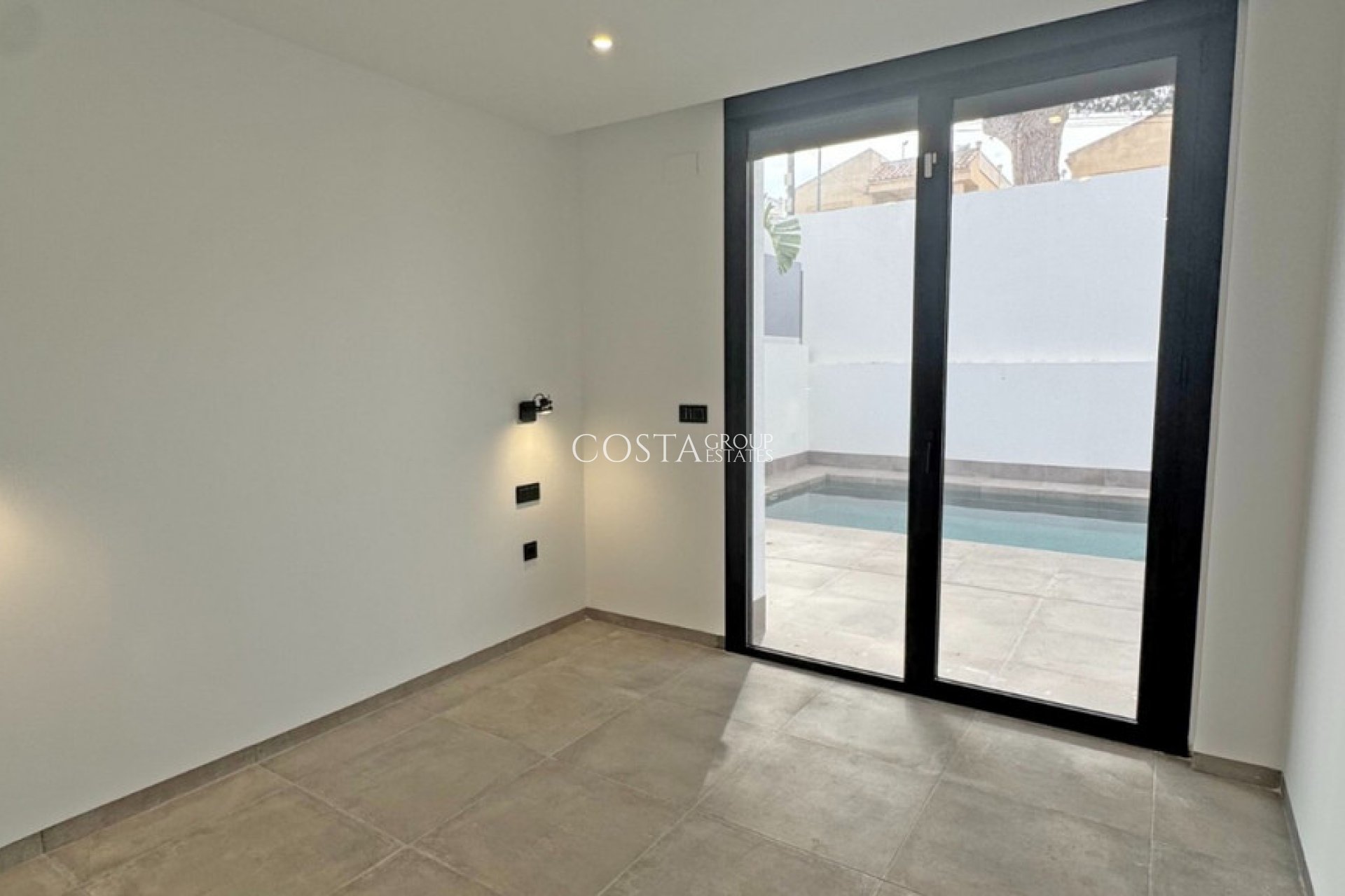 Herverkoop - Villa -
Torrevieja - Torrevieja Centro