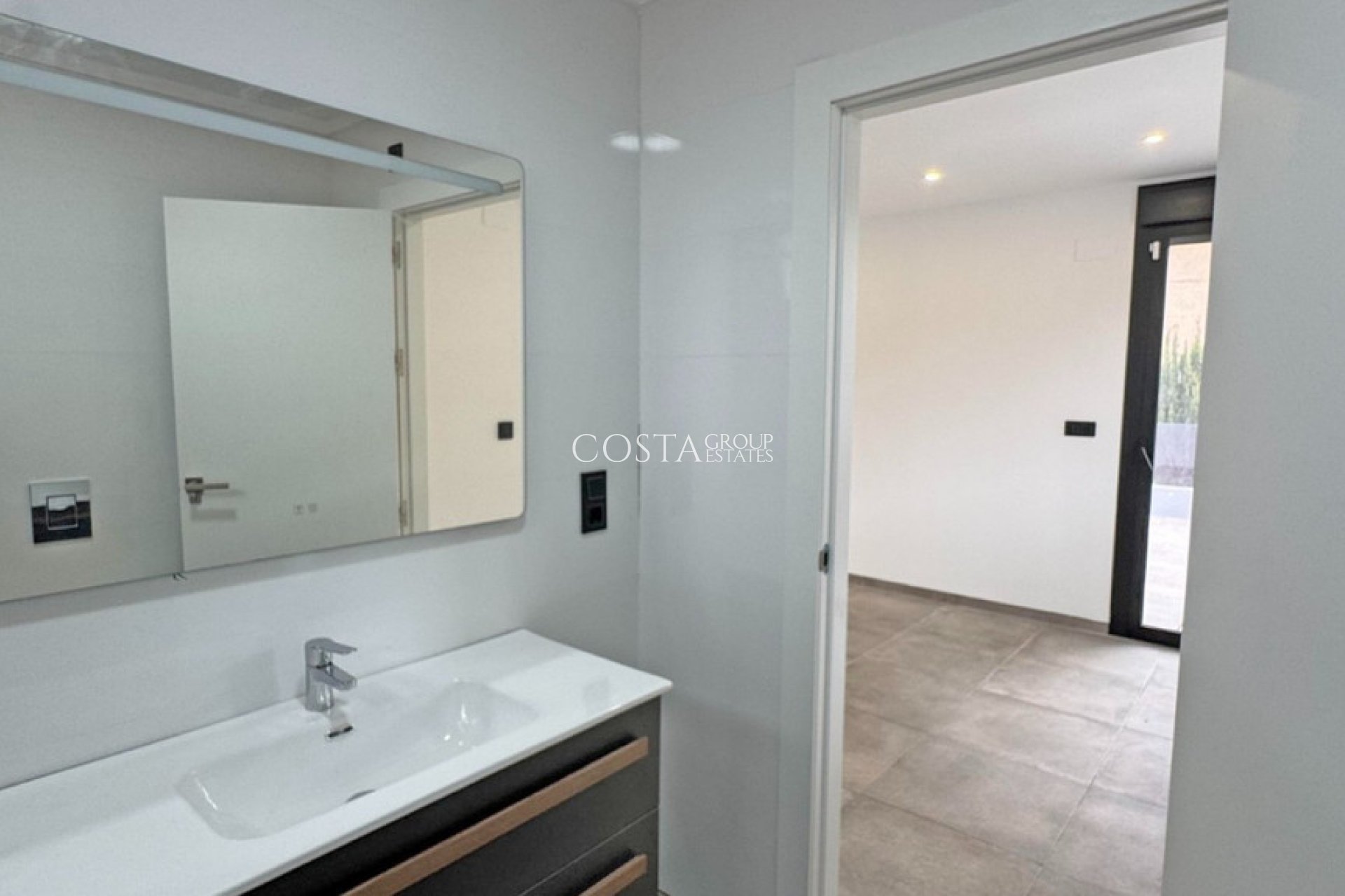 Herverkoop - Villa -
Torrevieja - Torrevieja Centro